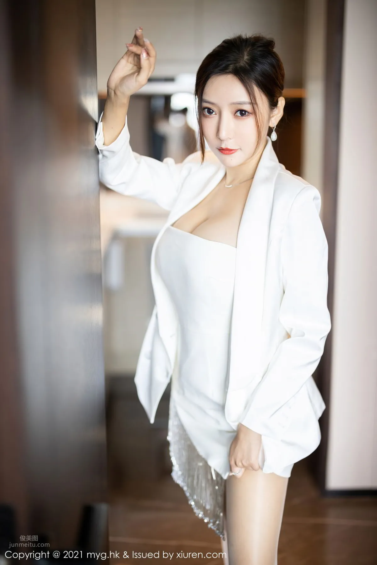 女神王馨瑶yanni 洁白耀眼抹胸服饰_0