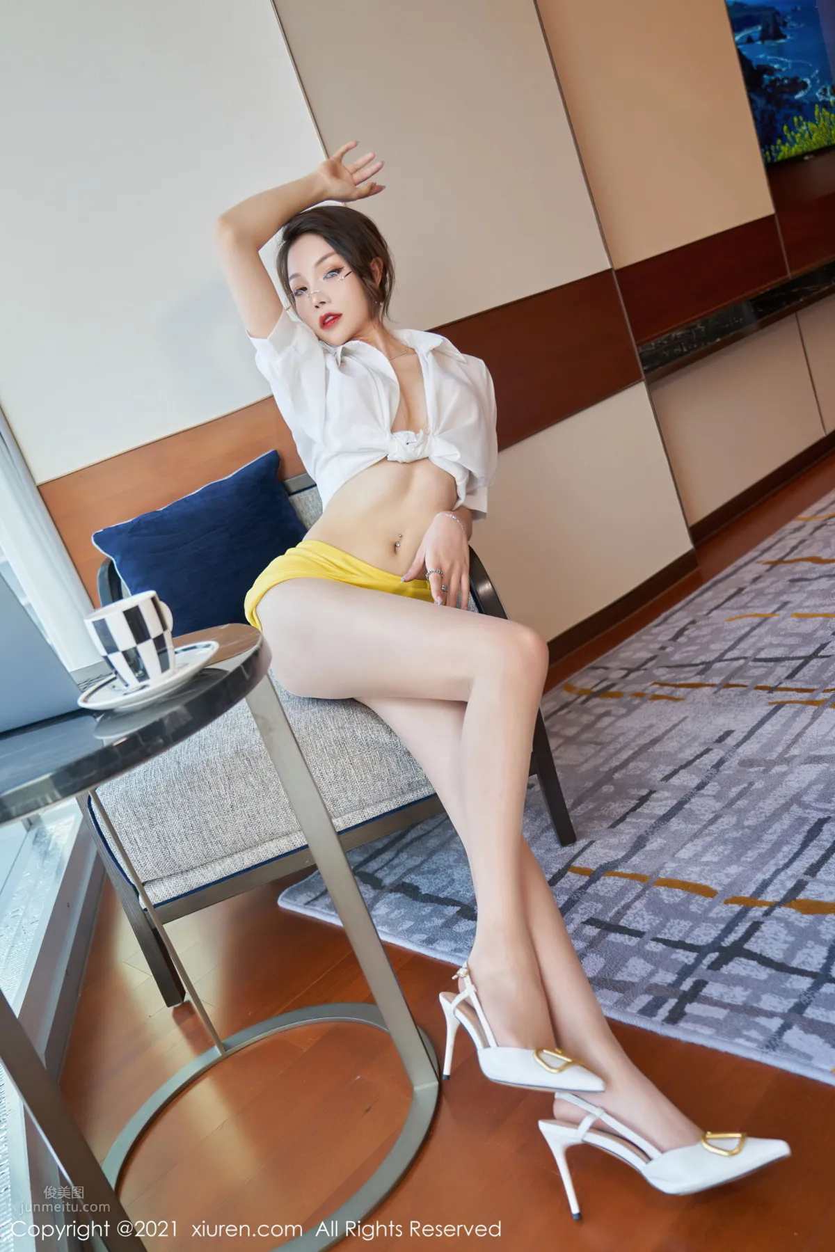 Zhizhi Booty, Glasses OL, The Charm of a Stern Expression photo 5