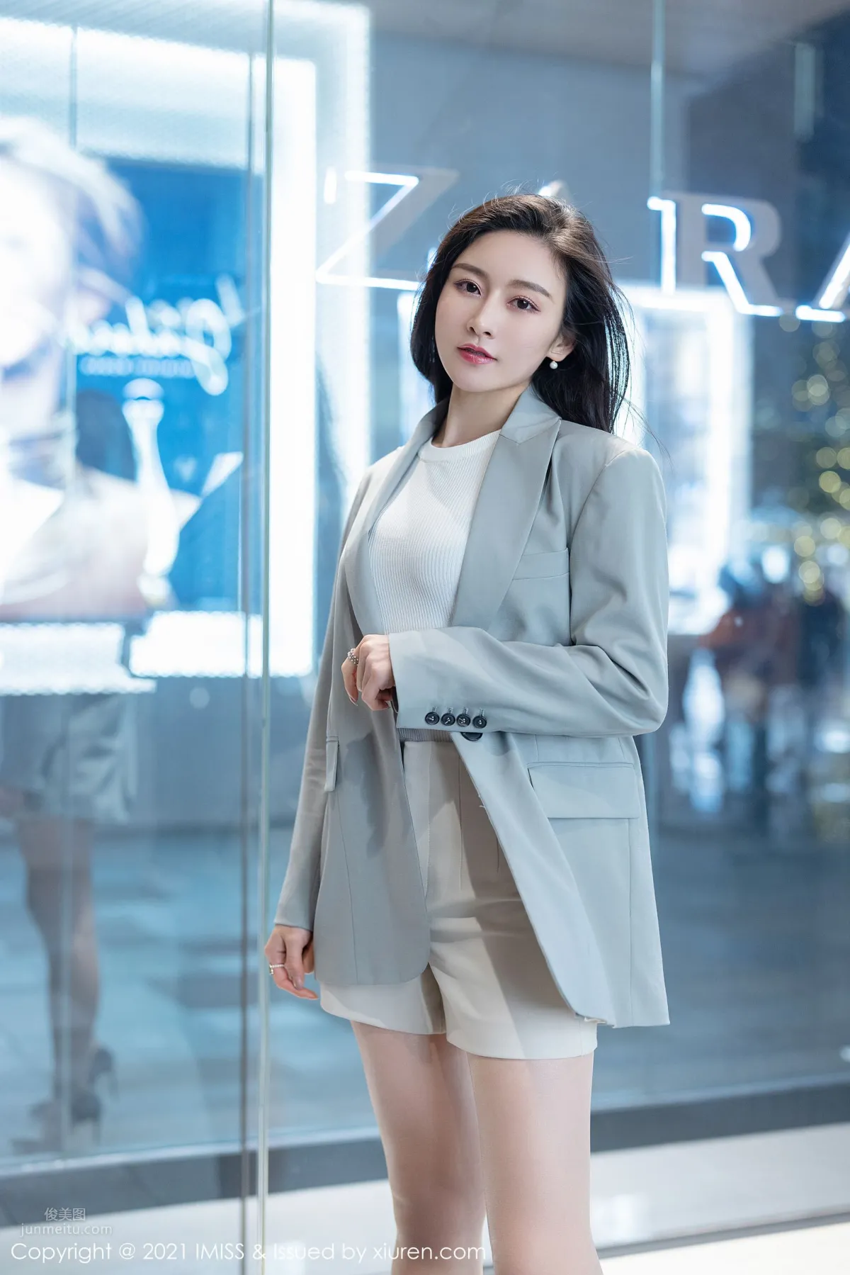 氣質美女Vanessa 優雅多姿的職場OL 5