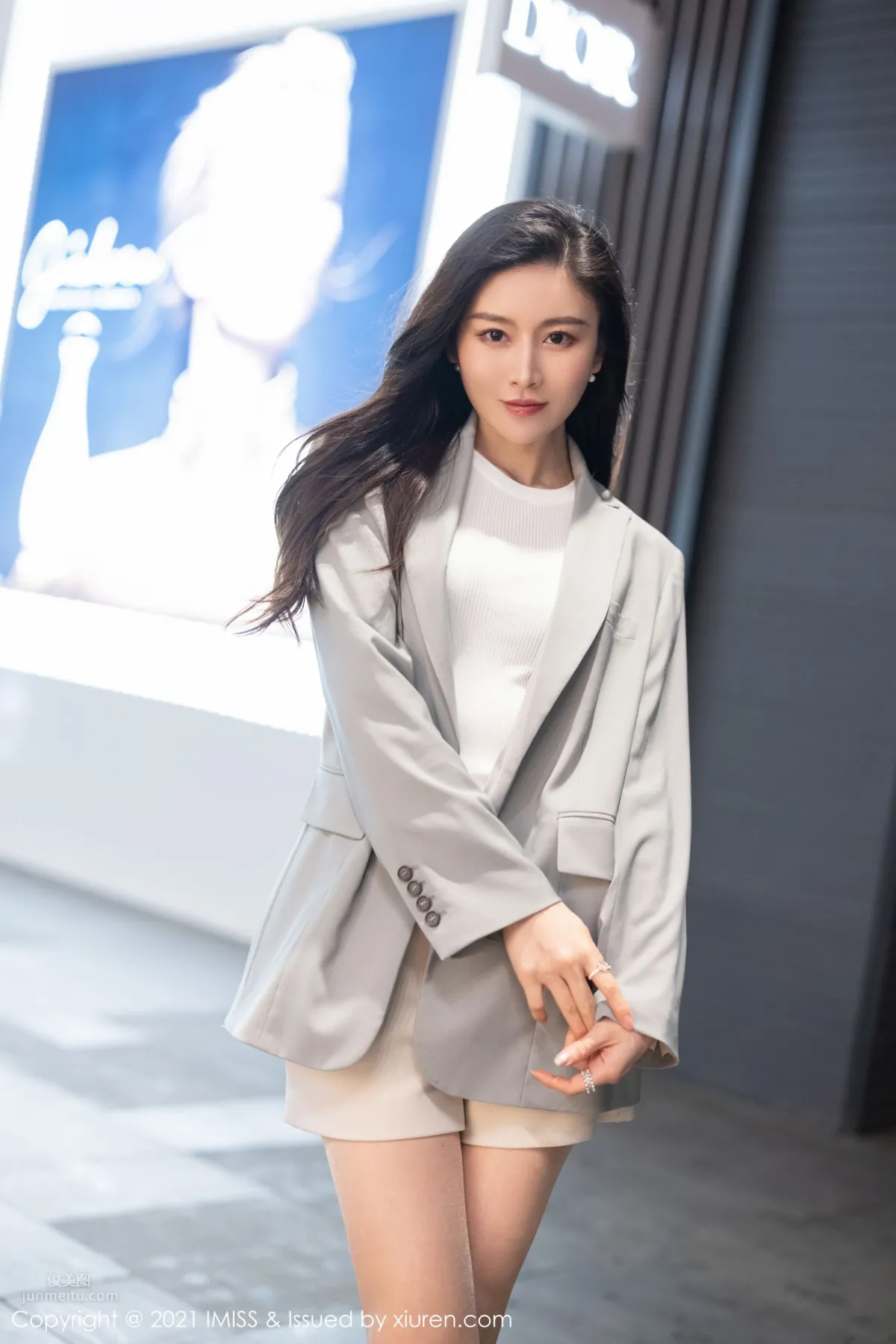 气质美女Vanessa 优雅多姿的职场OL_1