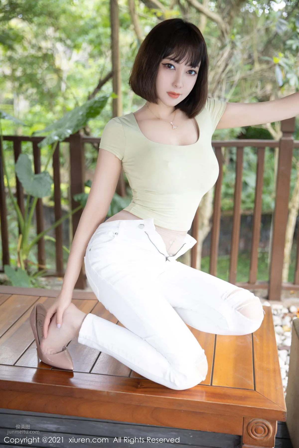 Short-Haired Mature Beauty Guo'er Victoria, Tight and Alluring Clothing photo 4