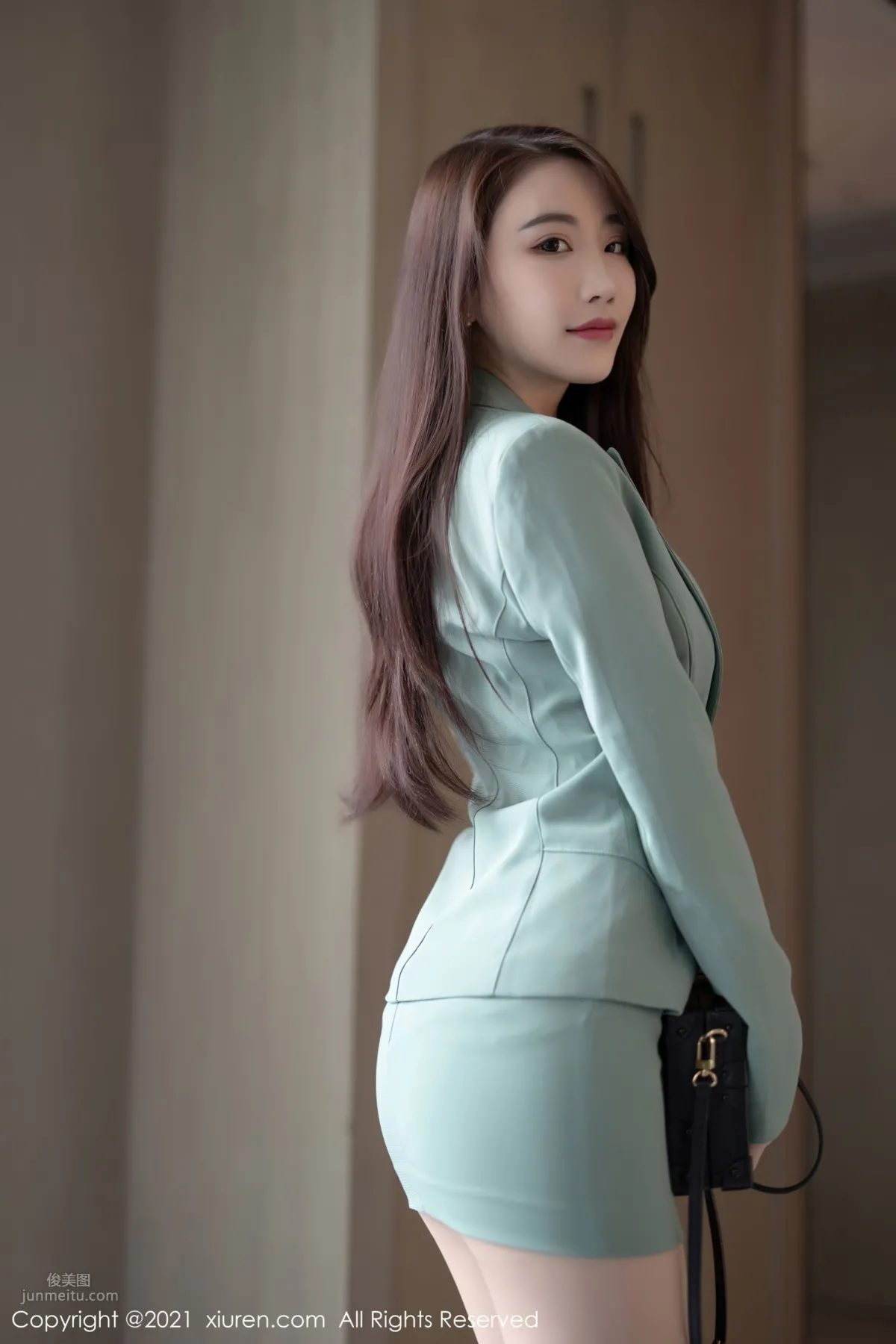 Goddess of Otaku Fei Yueying, Light Green Professional Attire photo 12