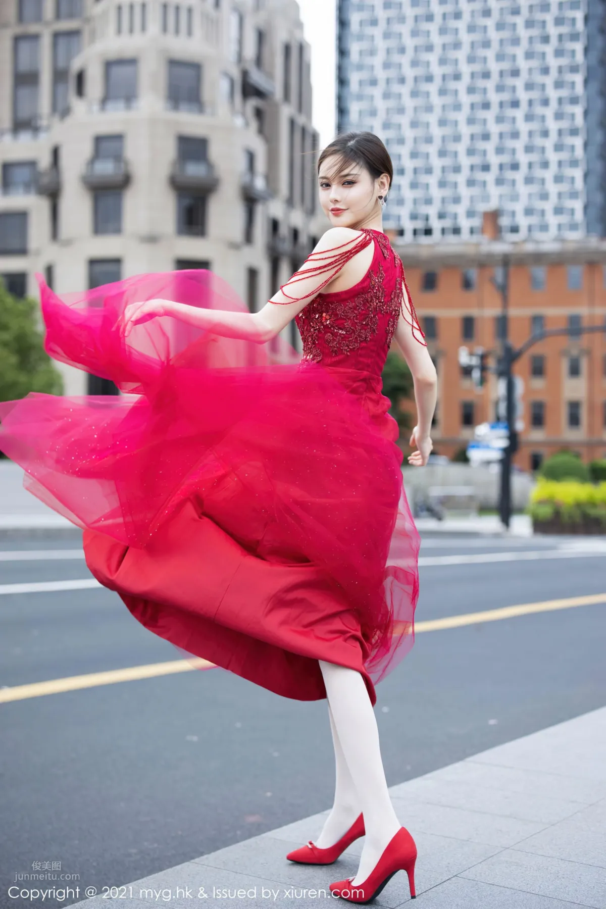 红裙女神小夕juju 让人心神俱醉_4