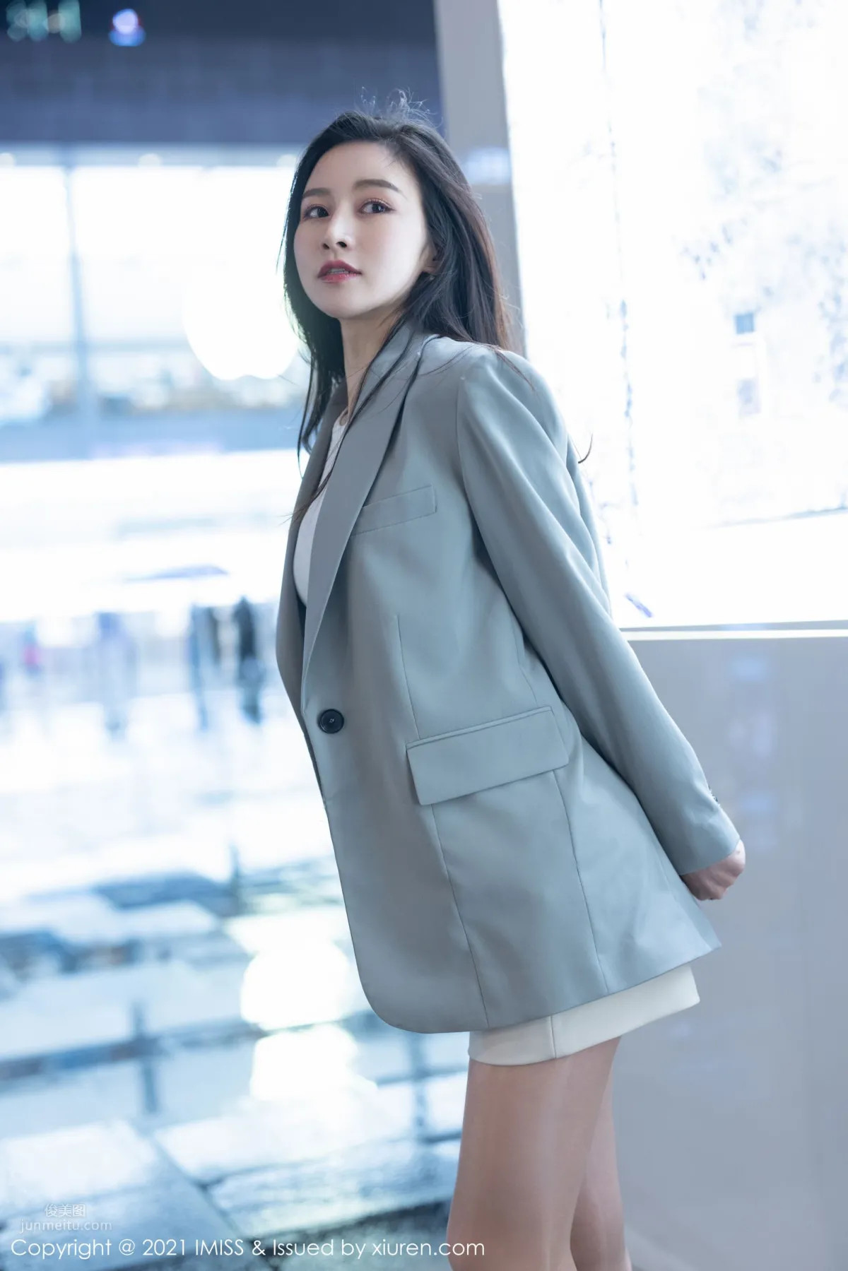 氣質美女Vanessa 優雅多姿的職場OL 15