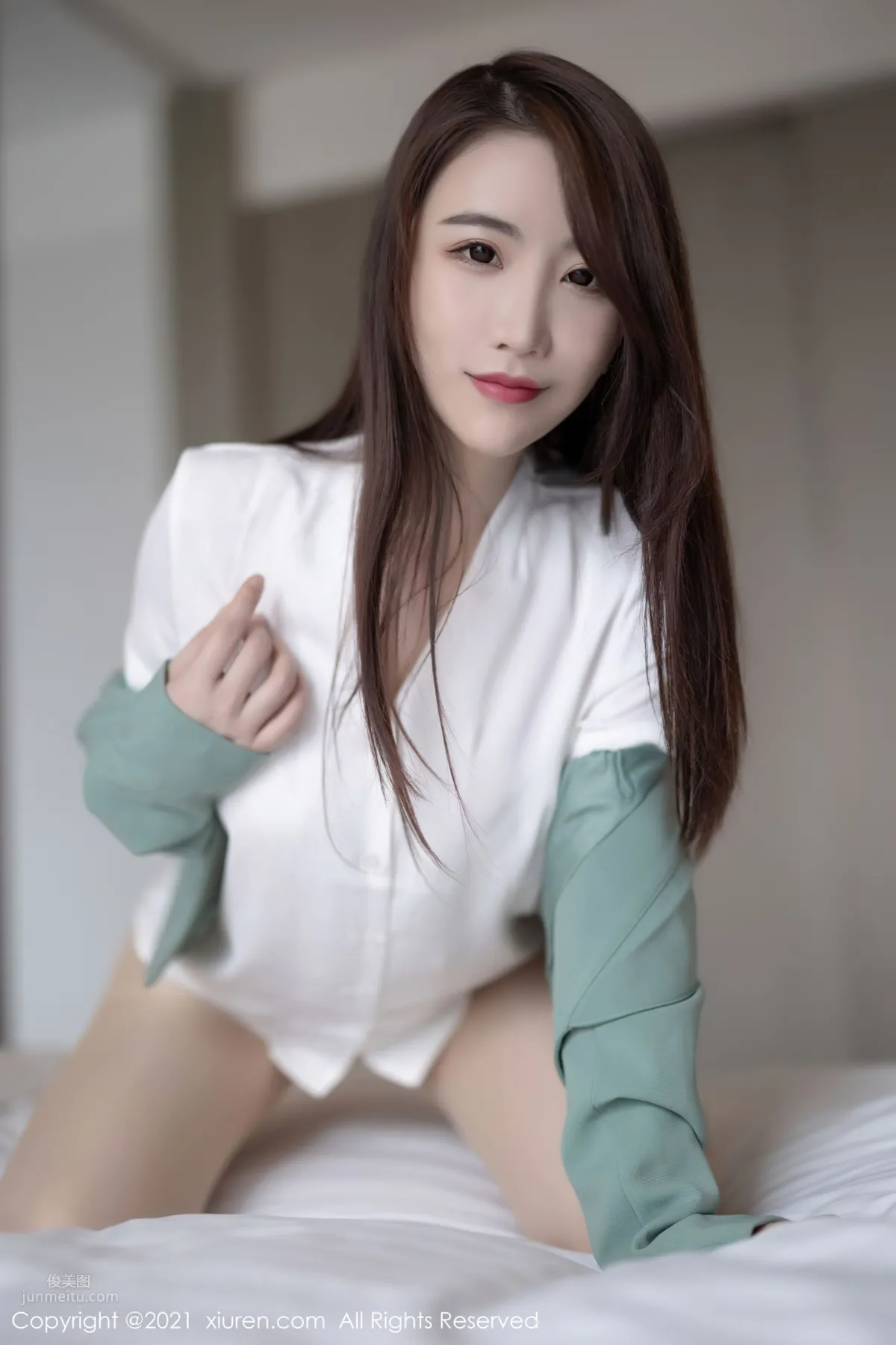 Goddess of Otaku Fei Yueying, Light Green Professional Attire photo 32