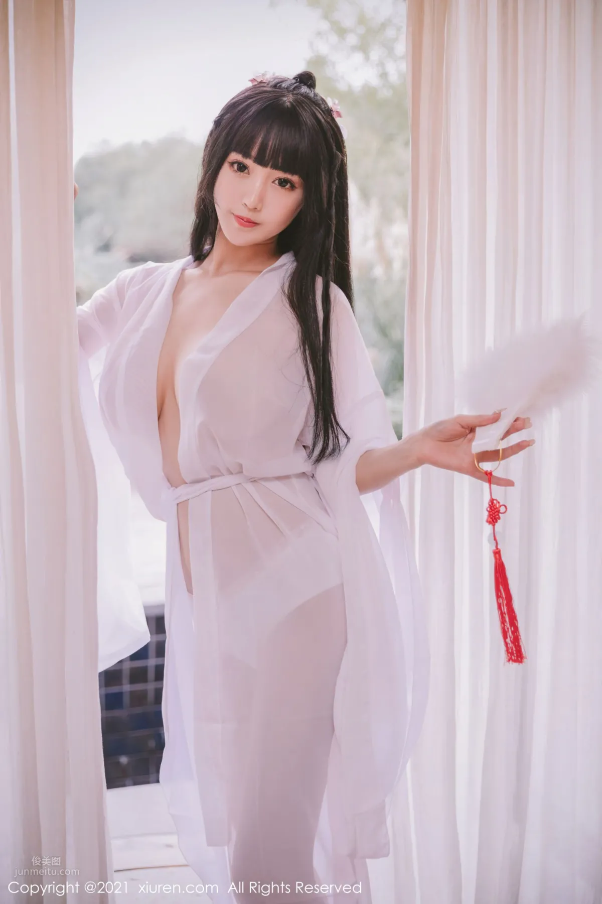 Pure and Charming Zhu Ke'er, Sheer Fabric Ancient Style Outdoor Shoot Series photo 25