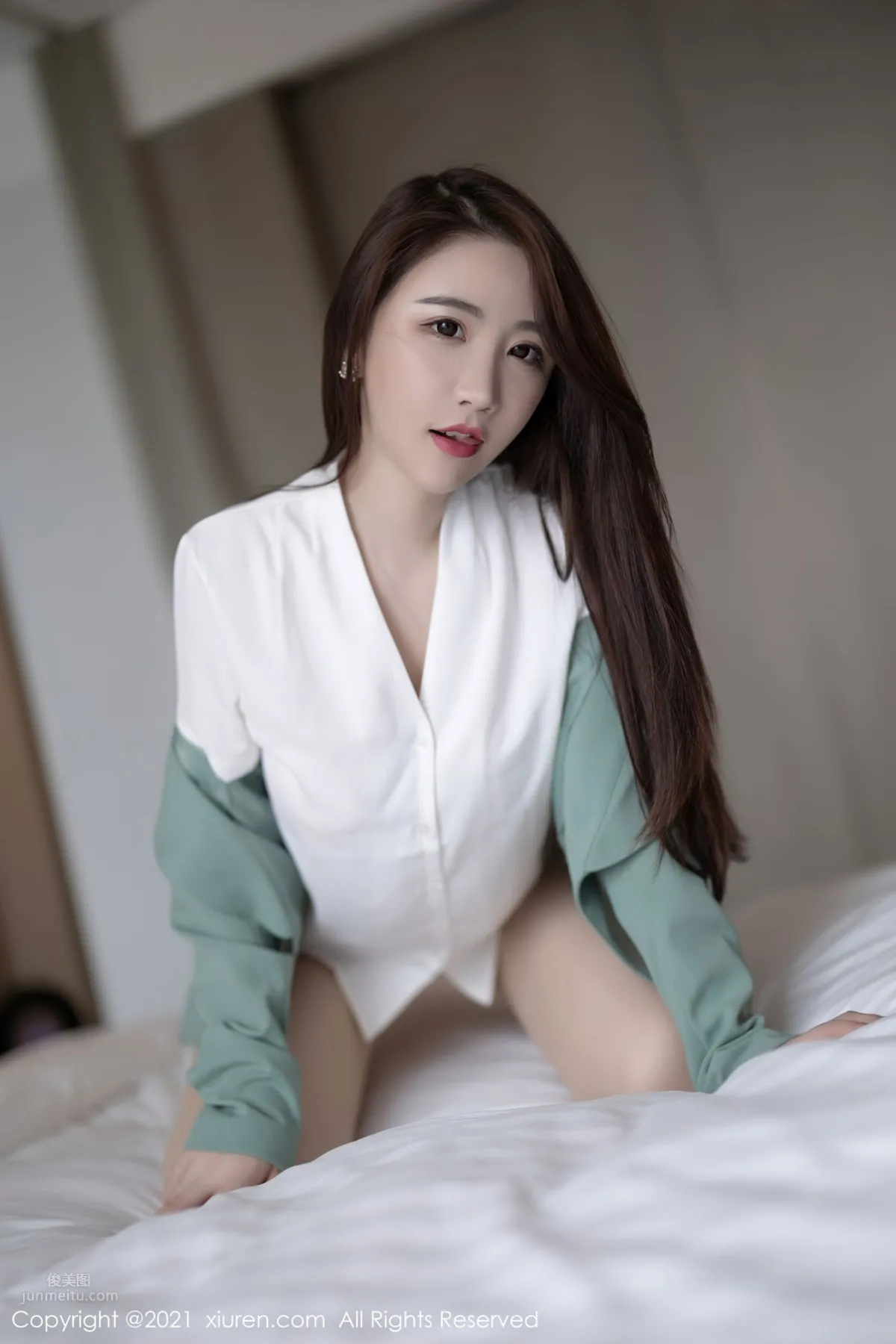 Goddess of Otaku Fei Yueying, Light Green Professional Attire photo 33