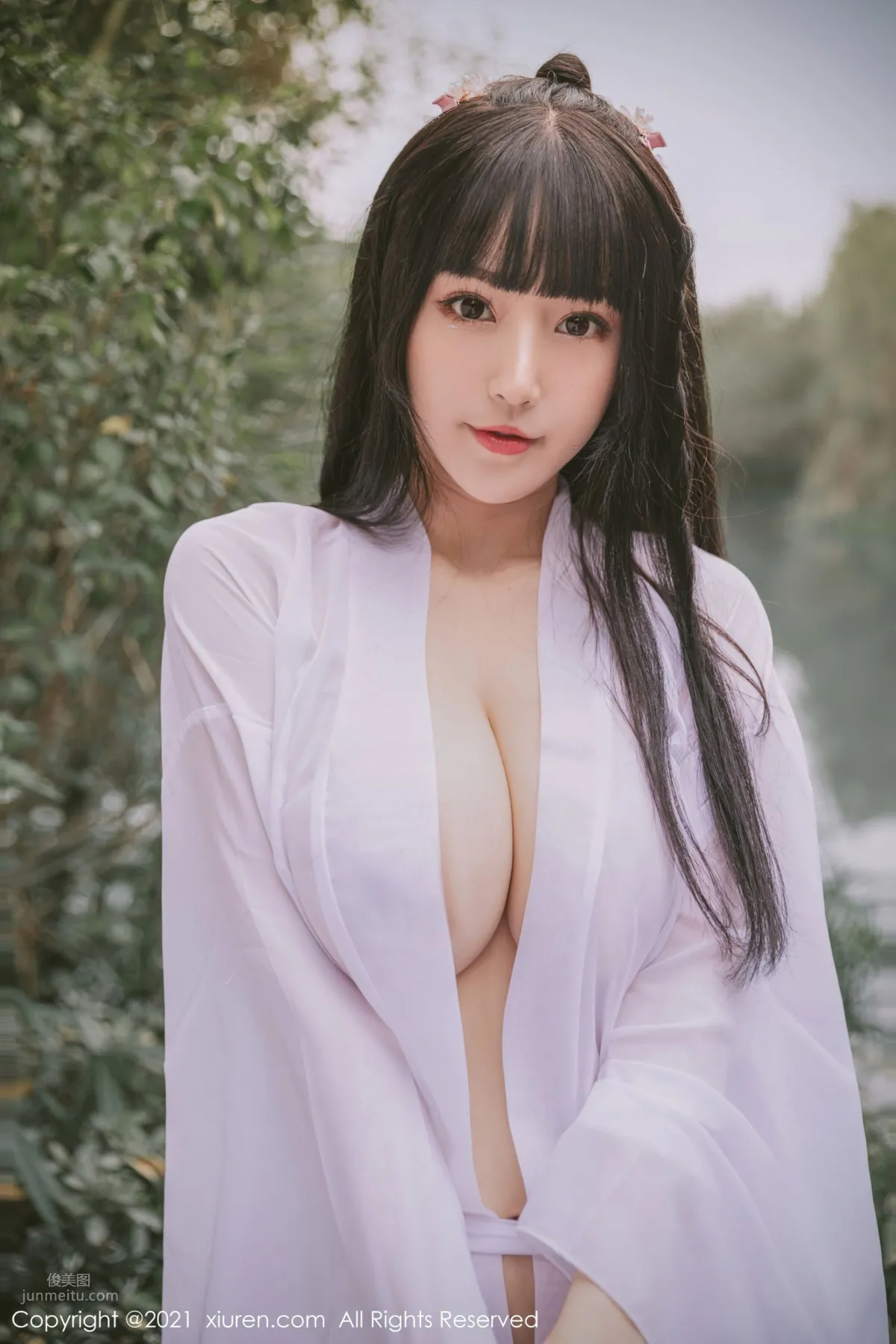 Pure and Charming Zhu Ke'er, Sheer Fabric Ancient Style Outdoor Shoot Series photo 11