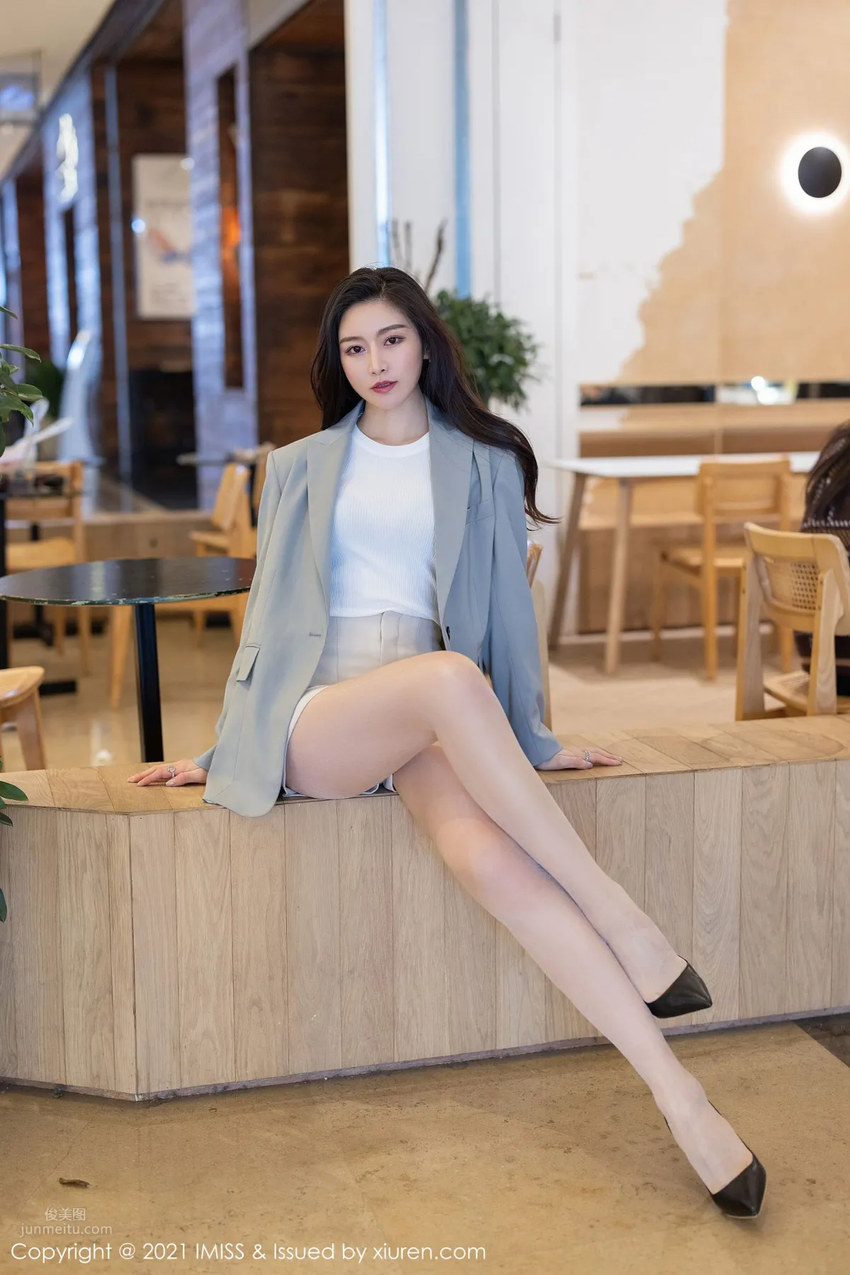 氣質美女Vanessa 優雅多姿的職場OL 23