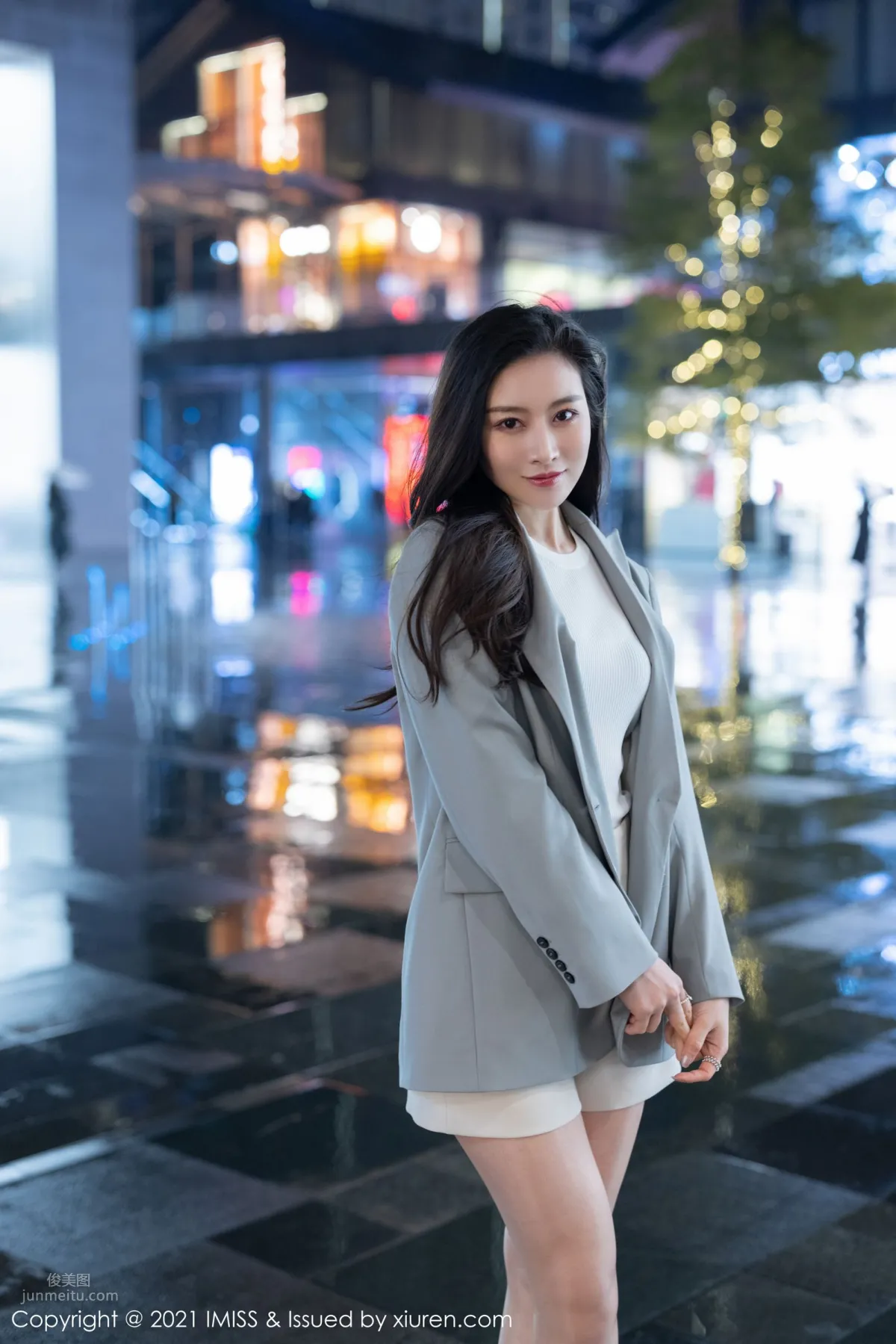 氣質美女Vanessa 優雅多姿的職場OL 19