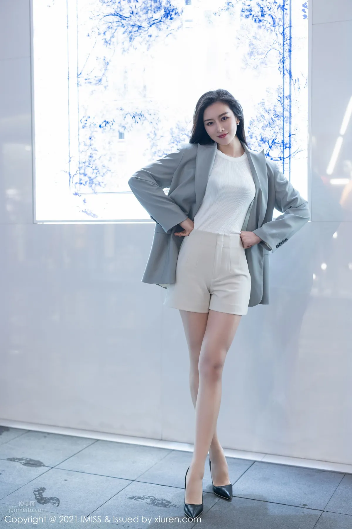 氣質美女Vanessa 優雅多姿的職場OL 13