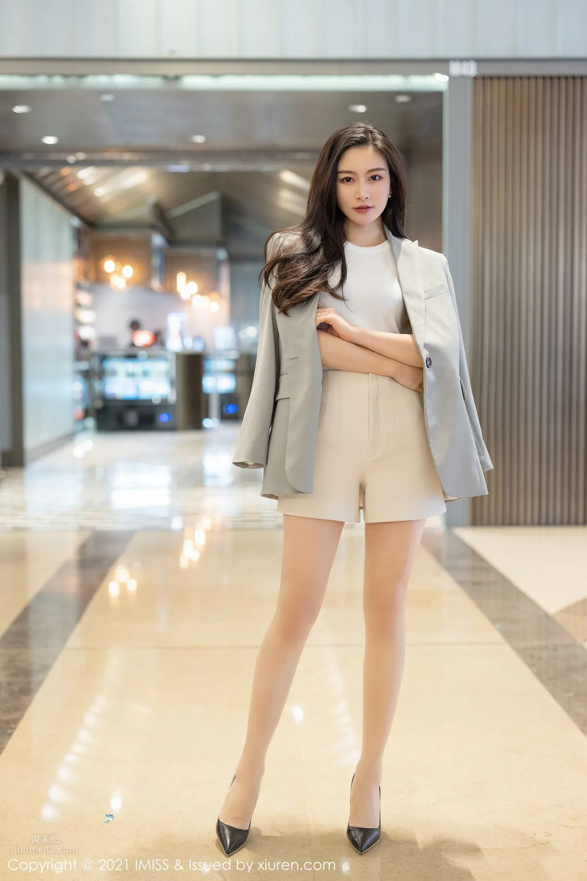 氣質美女Vanessa 優雅多姿的職場OL 24