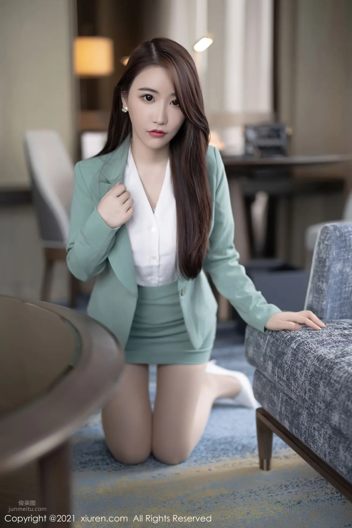 Goddess of Otaku Fei Yueying, Light Green Professional Attire photo 20
