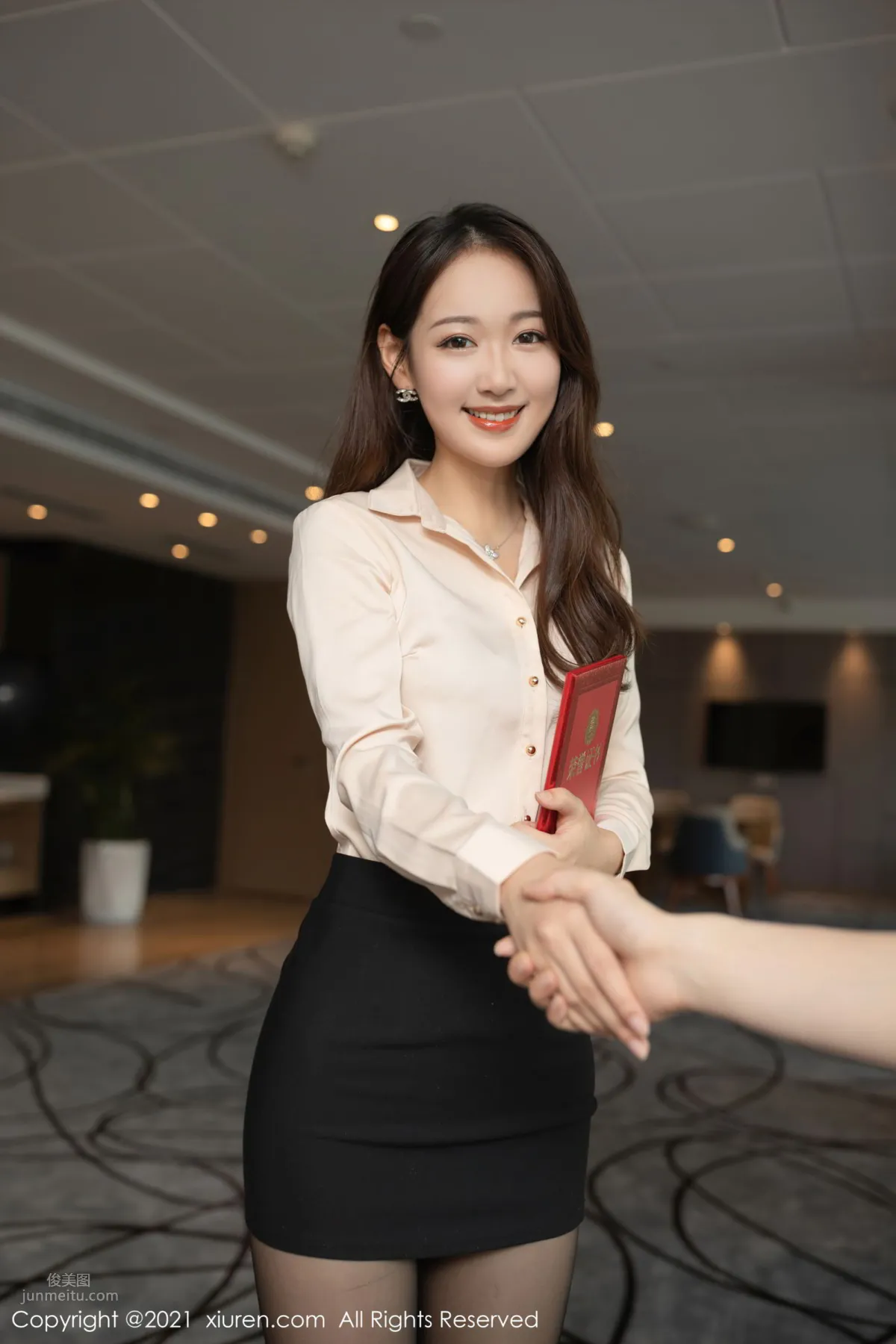 最强投资代表唐安琪 看她如何拿下重要客户_2