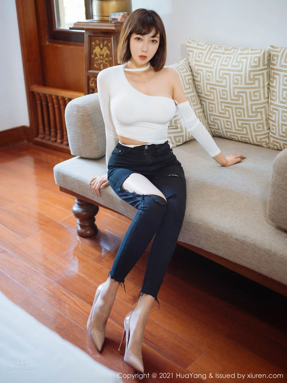 Mature Beauty Song Guoer Victoria, Unique Ripped Jeans photo 3