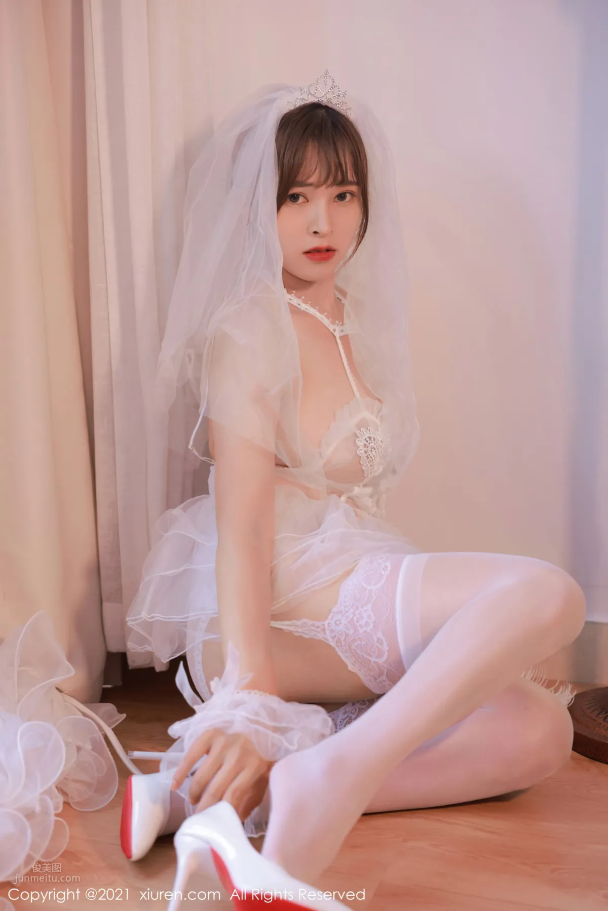 欧派模特奈沐子 唯美动人白色婚纱_13
