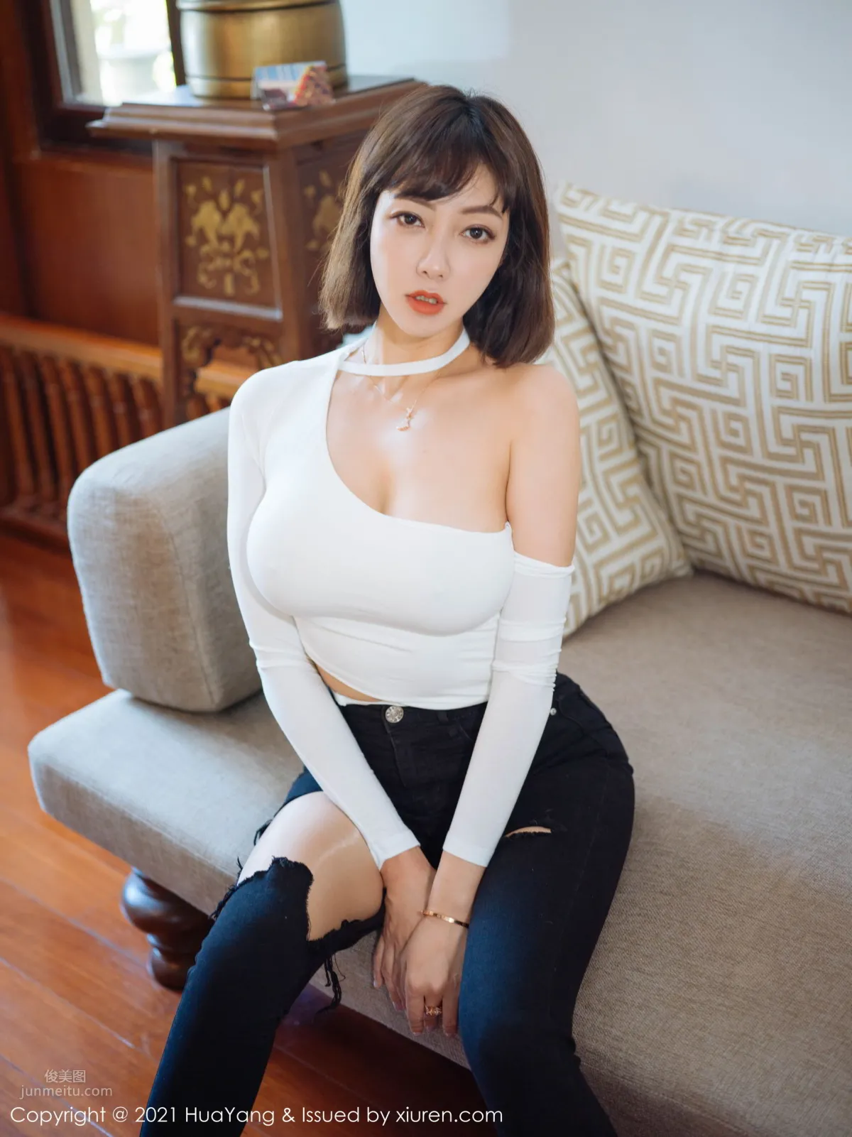 Mature Beauty Song Guoer Victoria, Unique Ripped Jeans photo 5