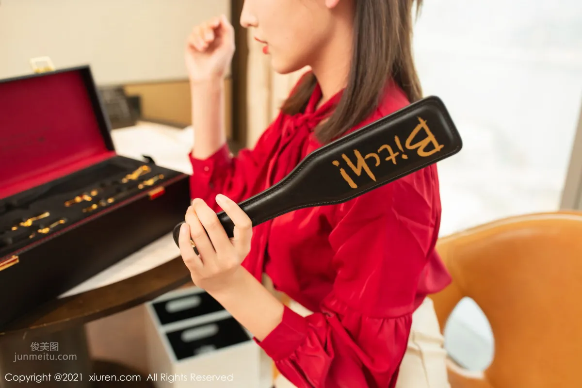 Lu Xuanxuan in Bright Red Outfit, The Goddess's Unique Gift photo 8