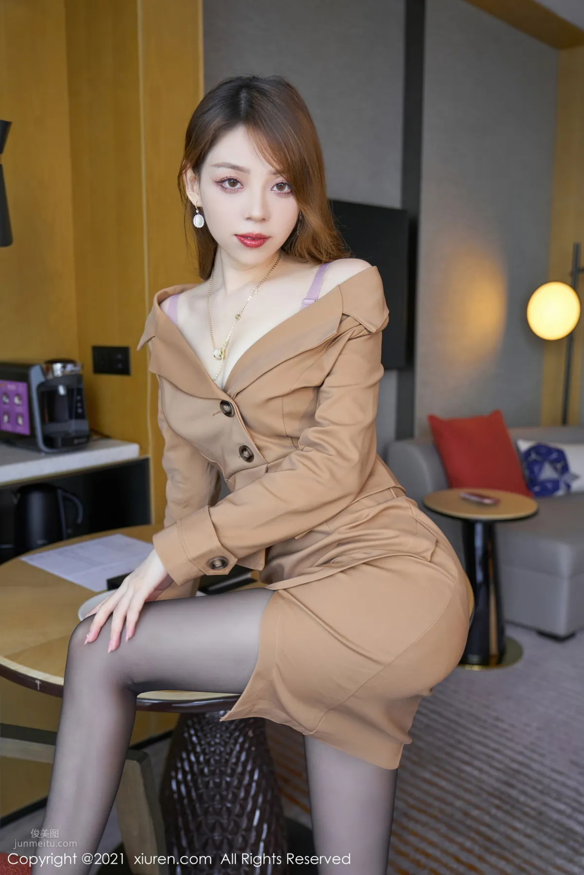 宅男女神言沫 时尚动人的大衣_13