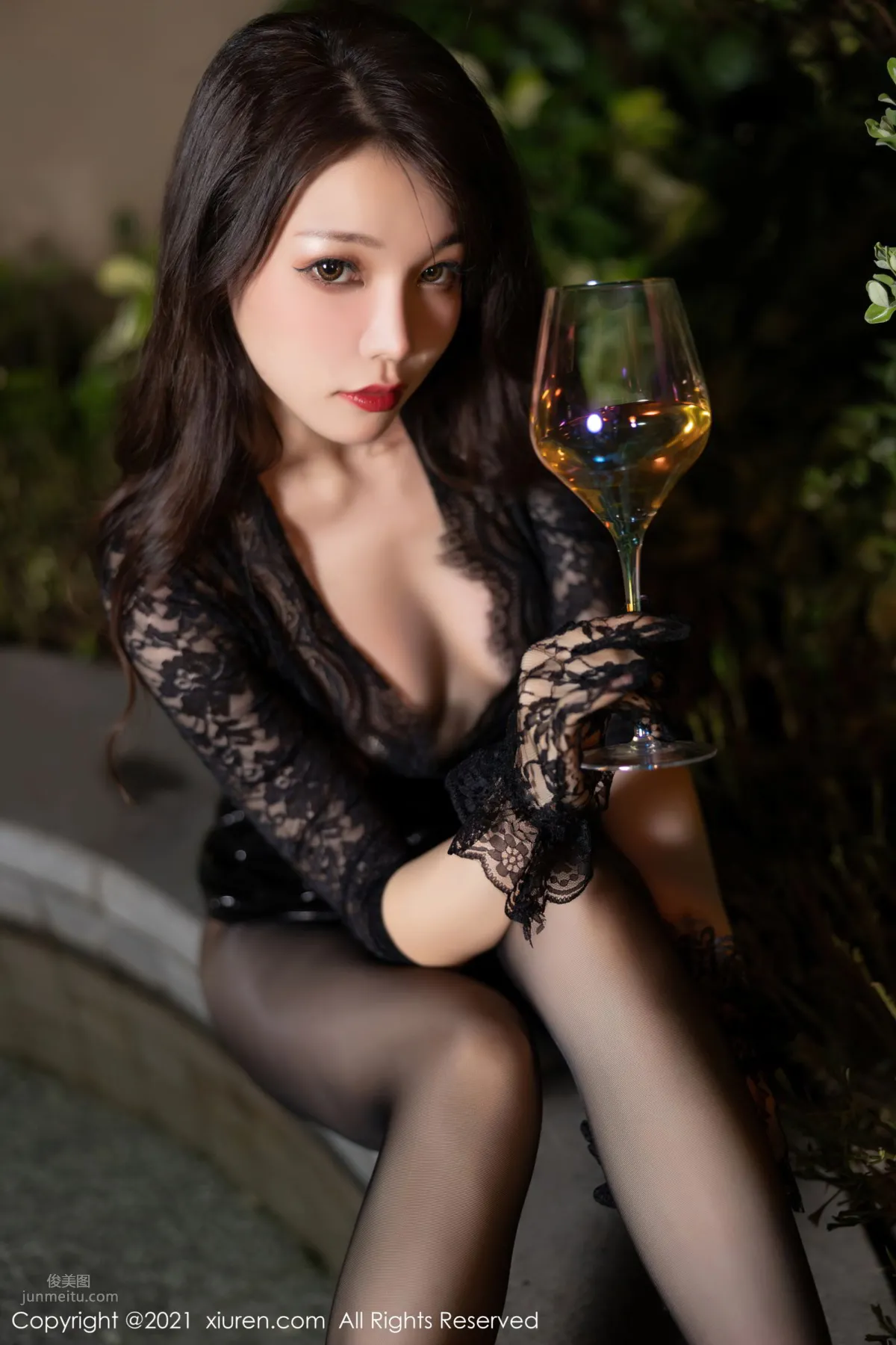 Zhizhi Booty's Wine Glass, Intoxicating Without Drinking photo 21
