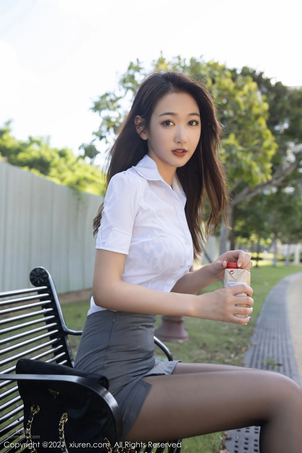 Street Encounter with Tang Anqi, The Wonderful Story of Sheltering from the Rain photo 9
