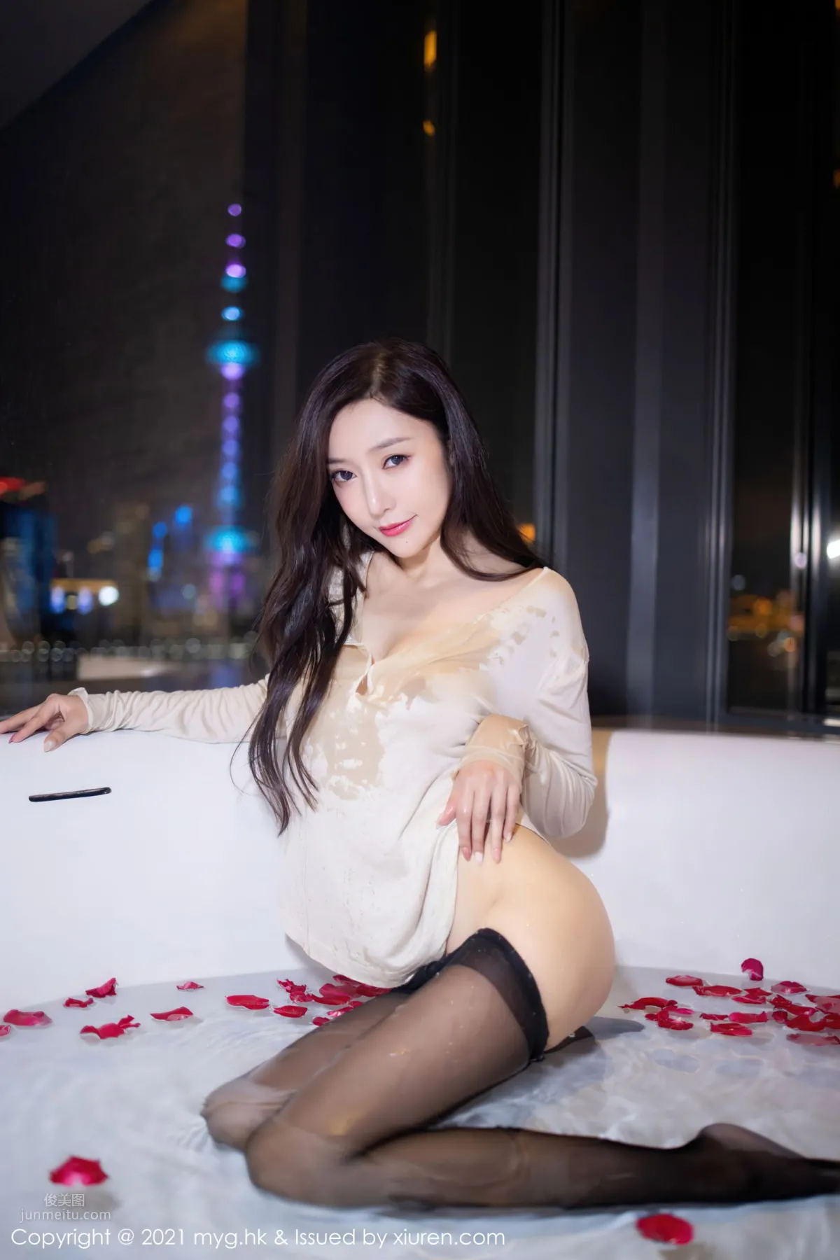 Wet Goddess Yanni Wang, Bathroom Petal Bath Series photo 49