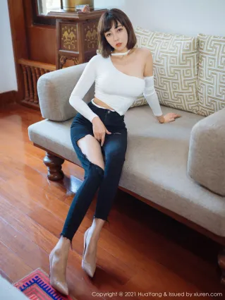 禦姐美女果兒Victoria 獨特的破洞牛仔褲