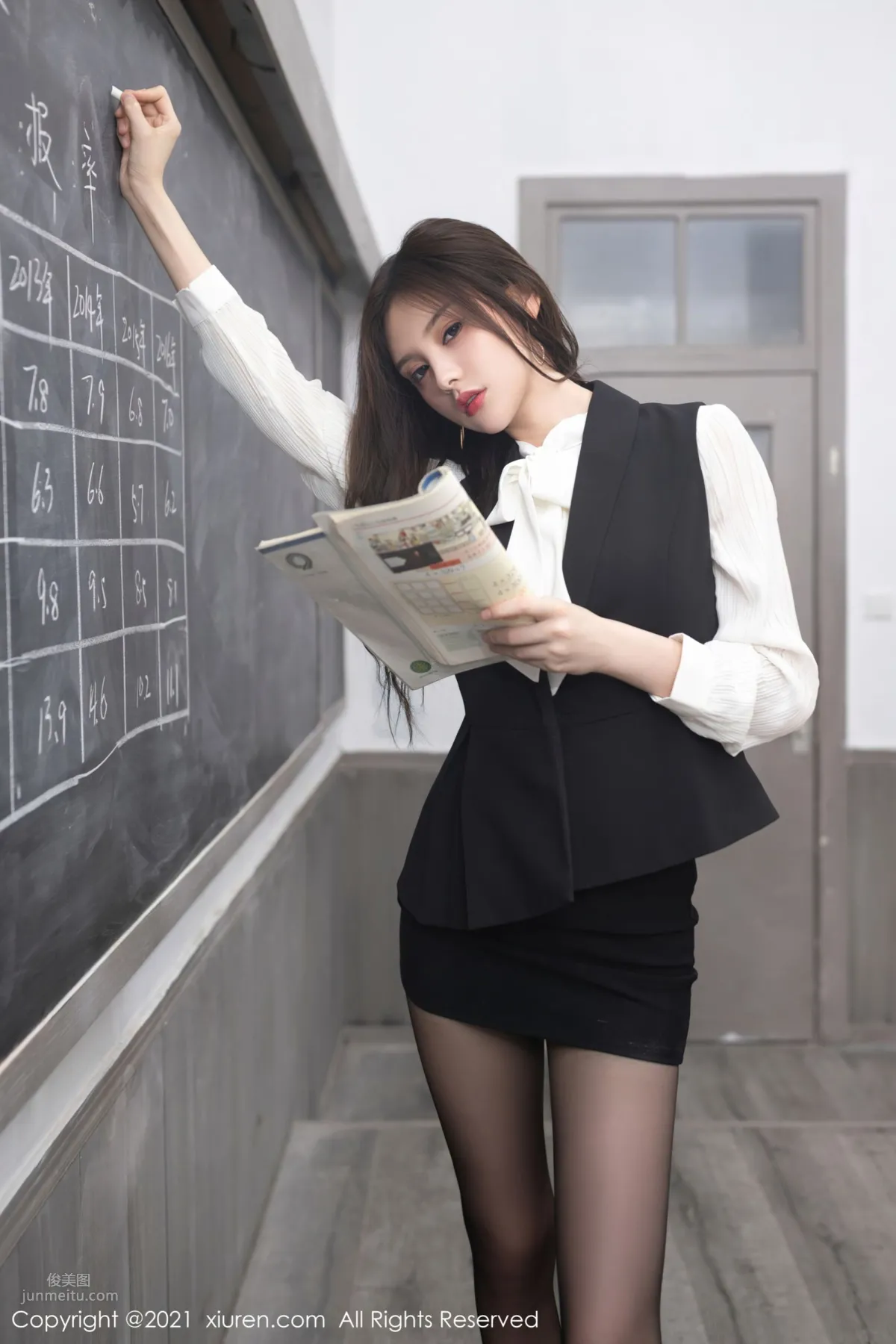 Wang Xinyi Ethereal Spirit, Gorgeous and Graceful Professional Attire photo 1