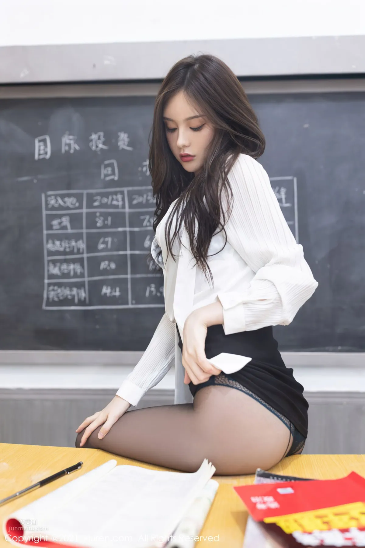 王心怡輕靈之氣 靓麗多姿職業裝 25