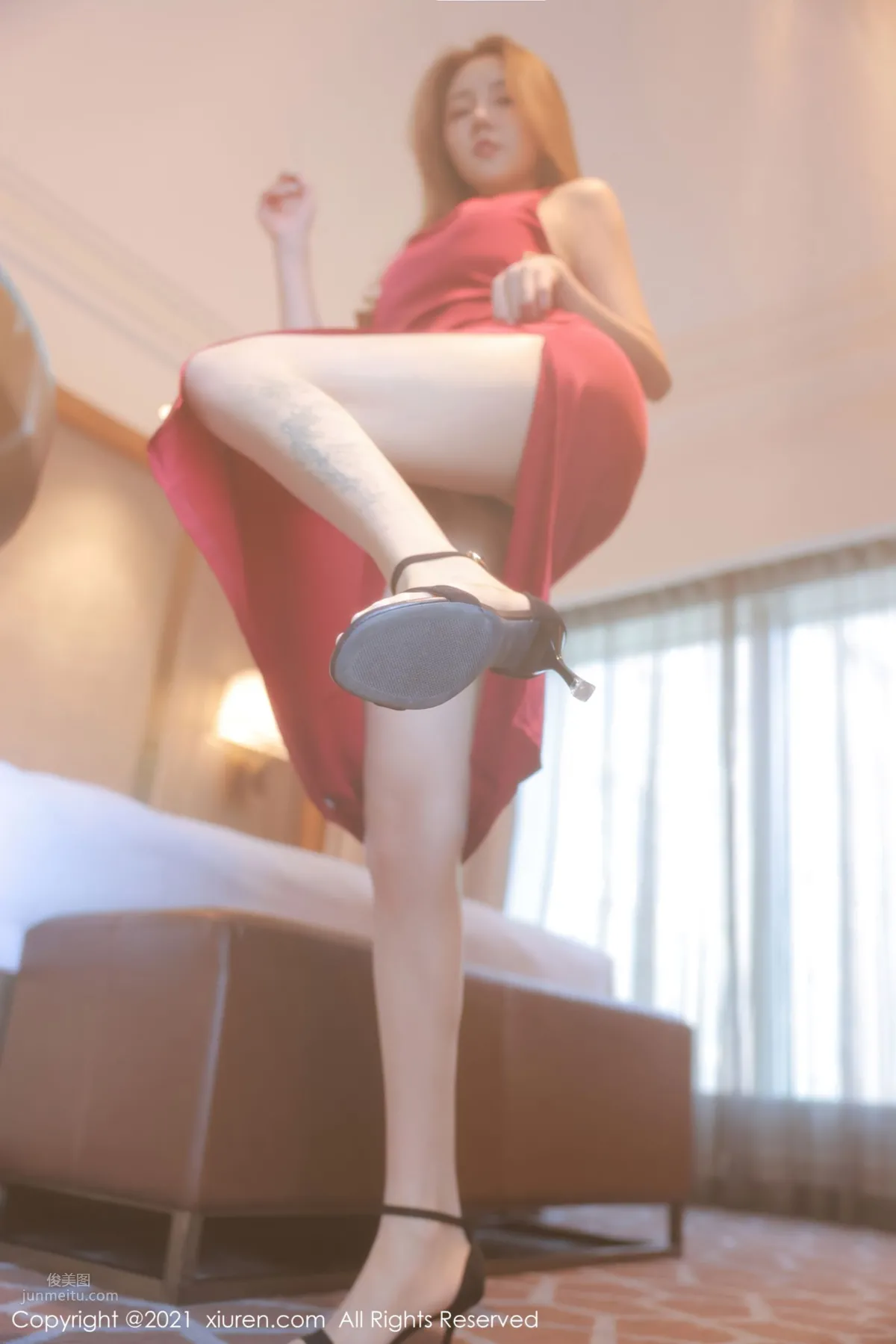 荷官女郎夏西CiCi 猩红吊裙港风娇媚_18