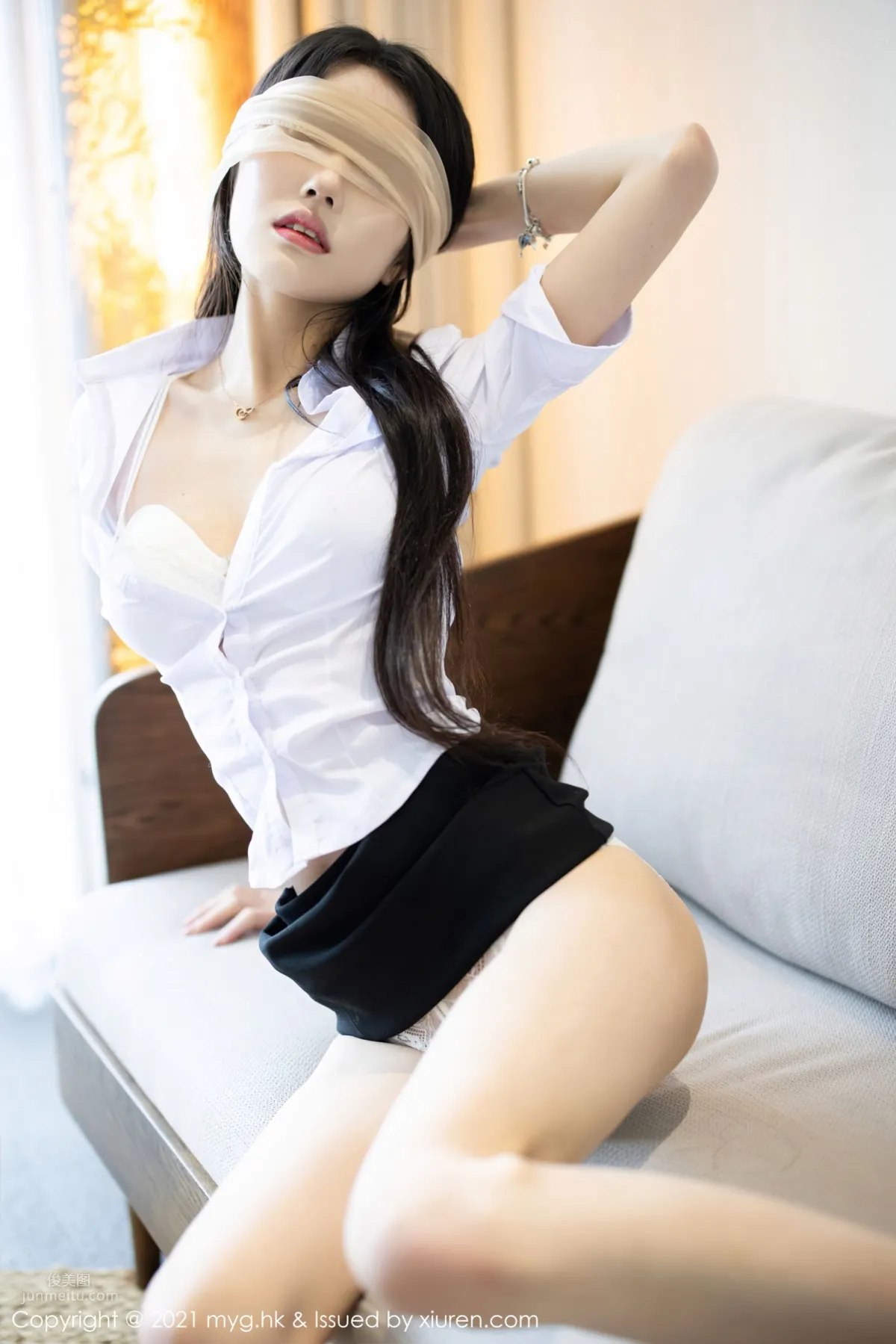 新人模特媛媛醬 白襯衫與黑短裙 73