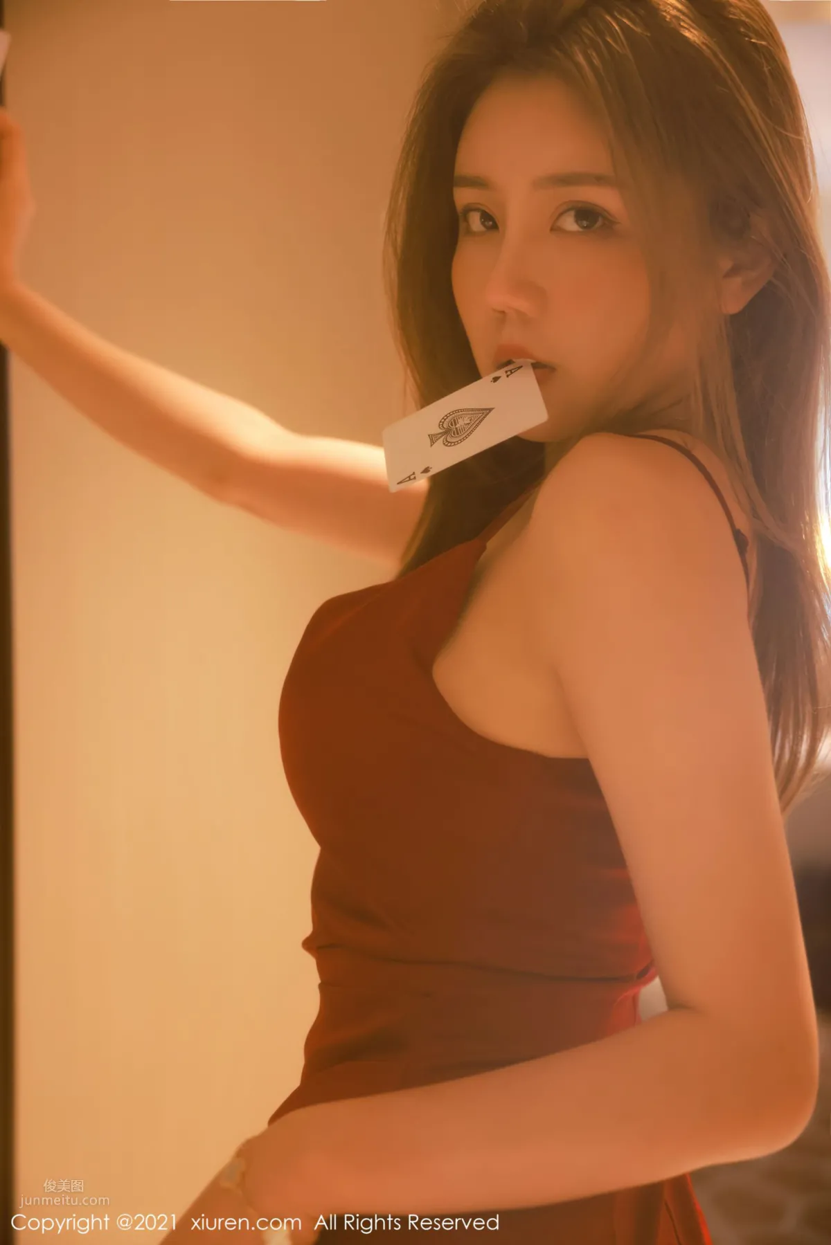 荷官女郎夏西CiCi 猩红吊裙港风娇媚_14