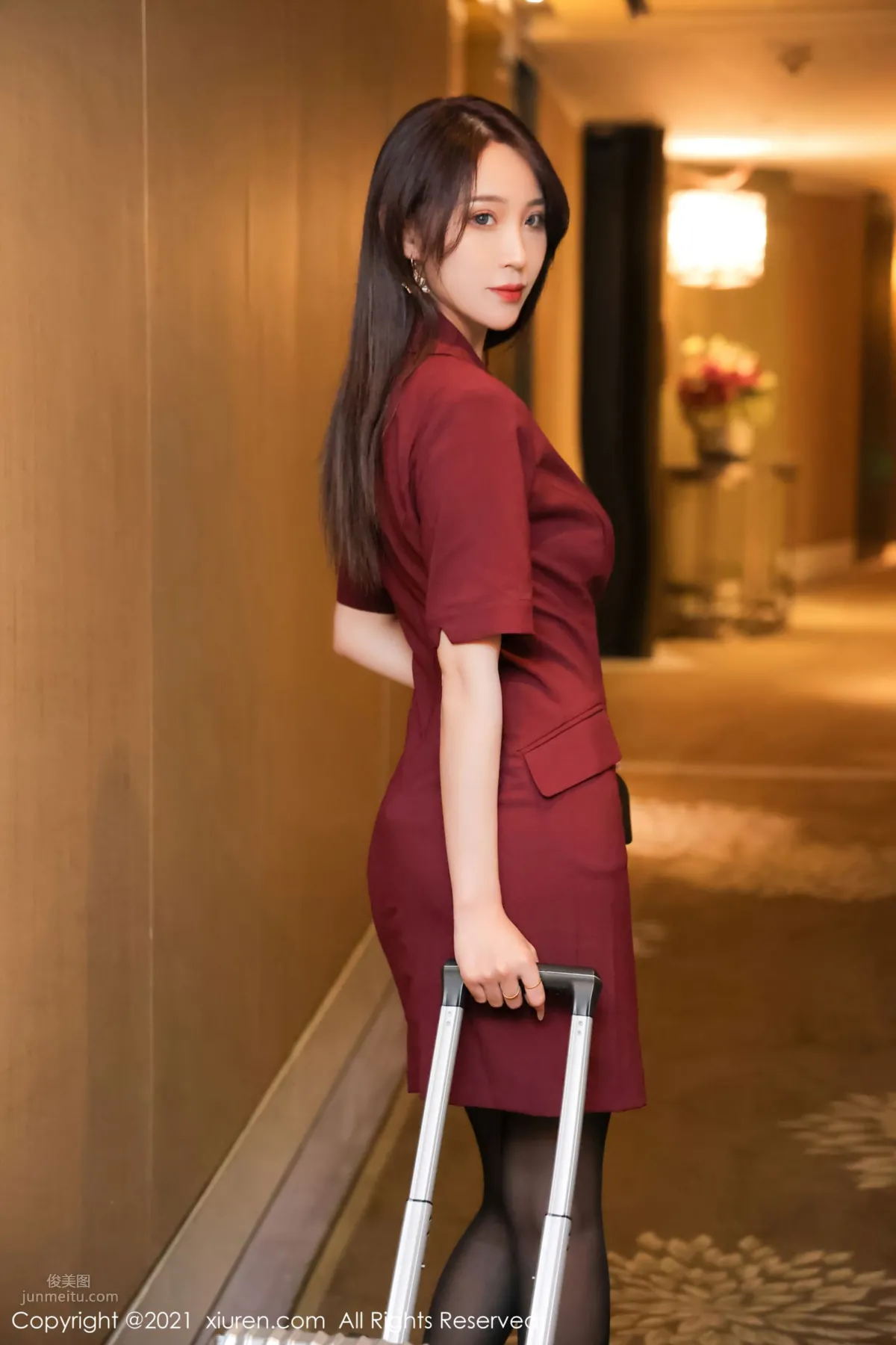 Flight Attendant Beauty Zhou Muxi Returns to Hotel After Getting Off the Plane photo 6