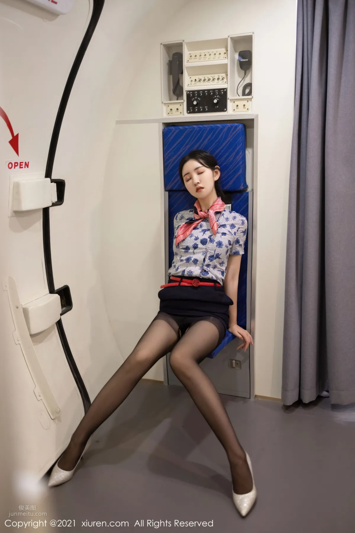 Flight Attendant Goddess Shen Mengyao, Real Airport Cabin Scene photo 9