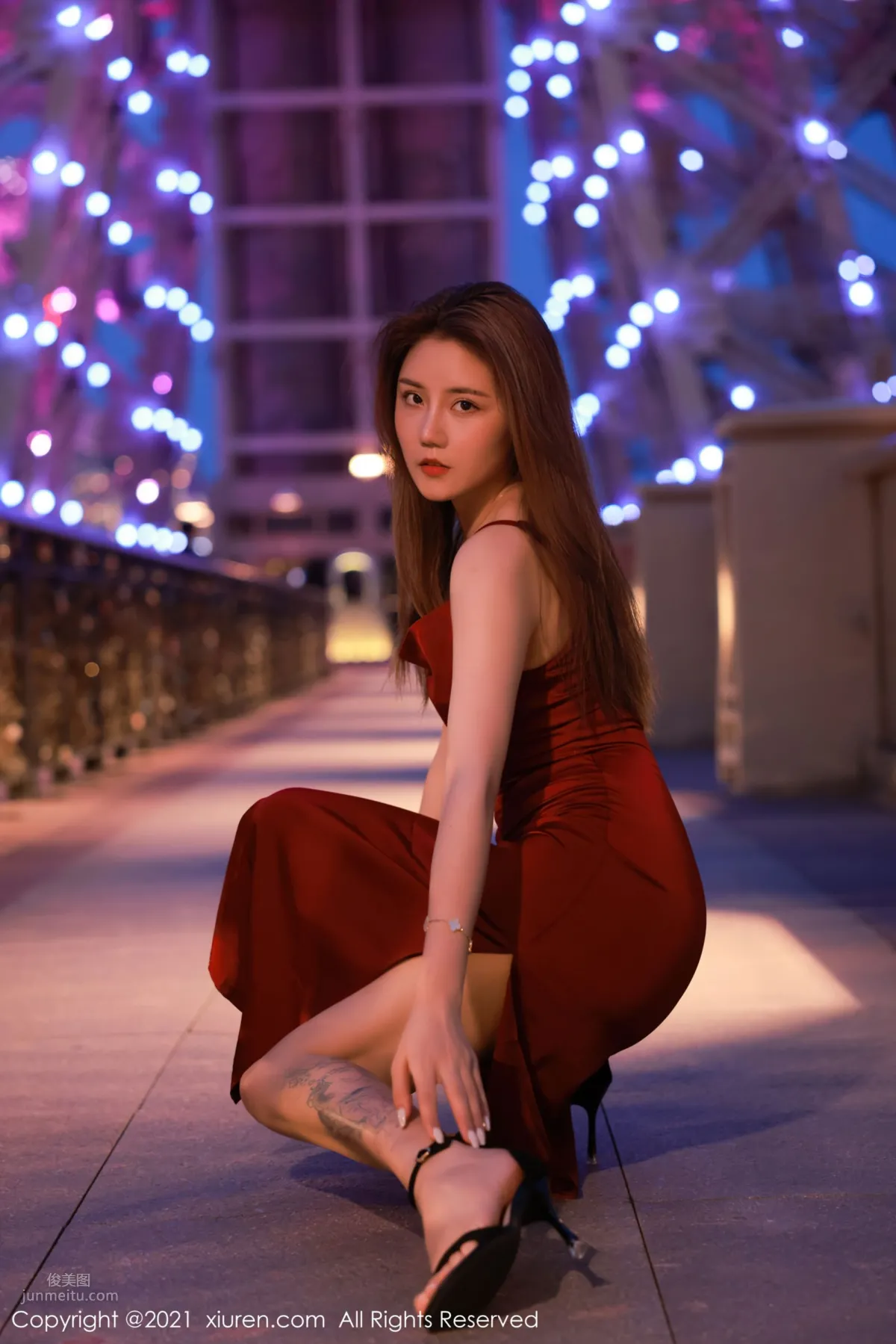 荷官女郎夏西CiCi 猩紅吊裙港風嬌媚 7