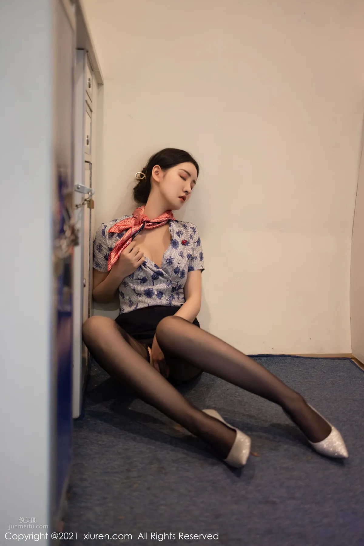 Flight Attendant Goddess Shen Mengyao, Real Airport Cabin Scene photo 2