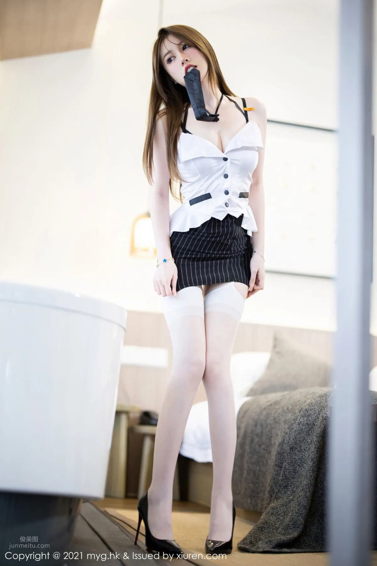 XiuRen Model Mei Taojiang Hangzhou Travel Shoot Full of Perks photo 21