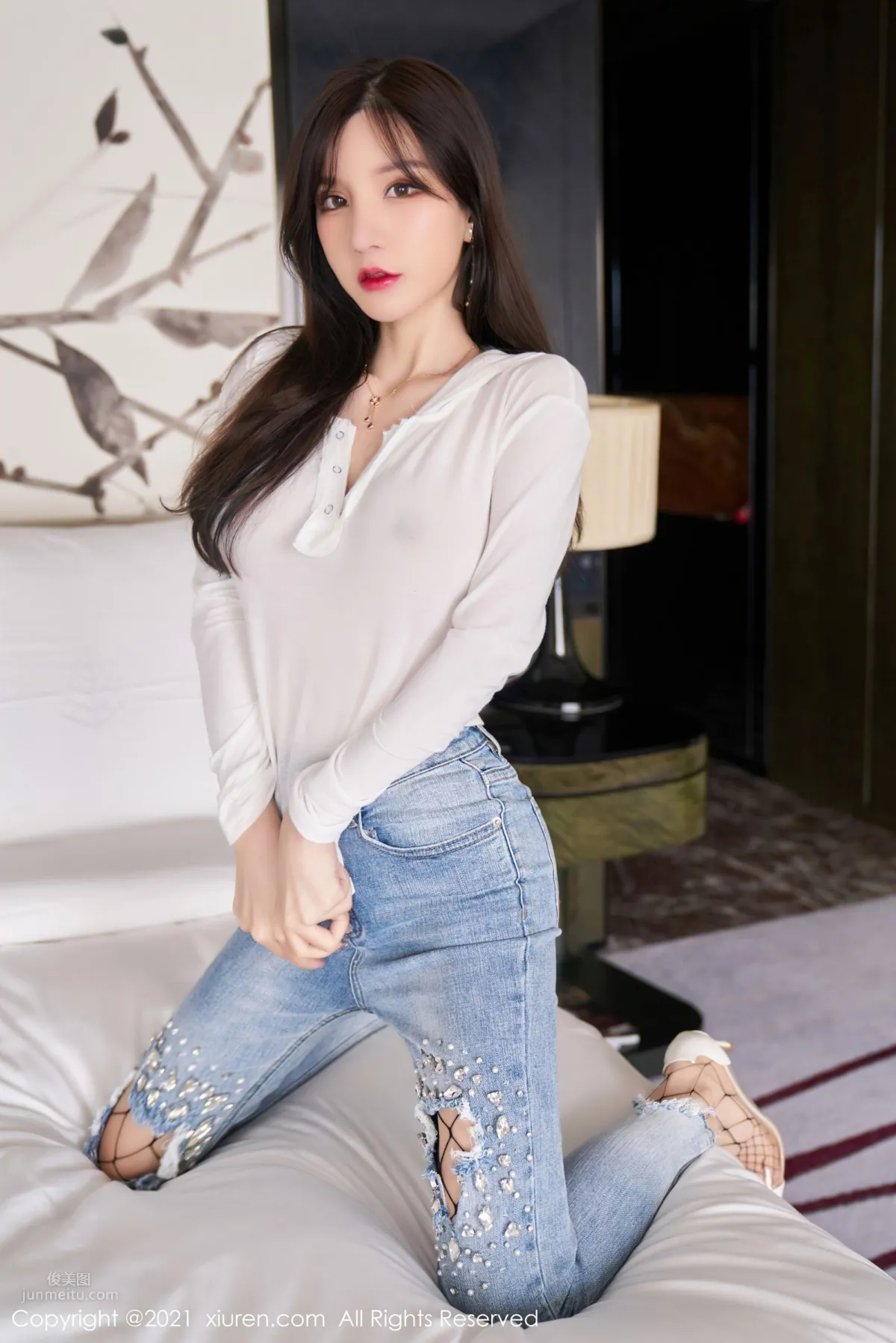 Zhou Yuxi's Jeans, Pure and Moving Light Top photo 22