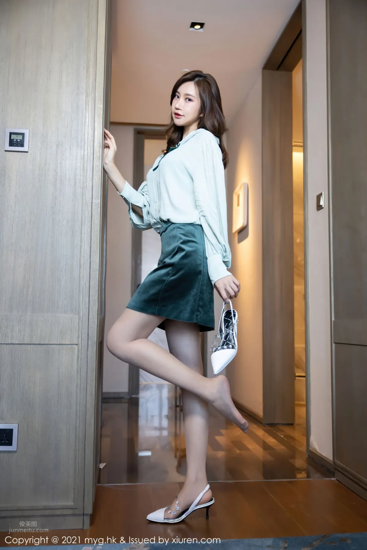 Qi Lijia Jiangsu Zhejiang Shanghai Travel Shoot, Discussing Project Theme with Boss Wang photo 13
