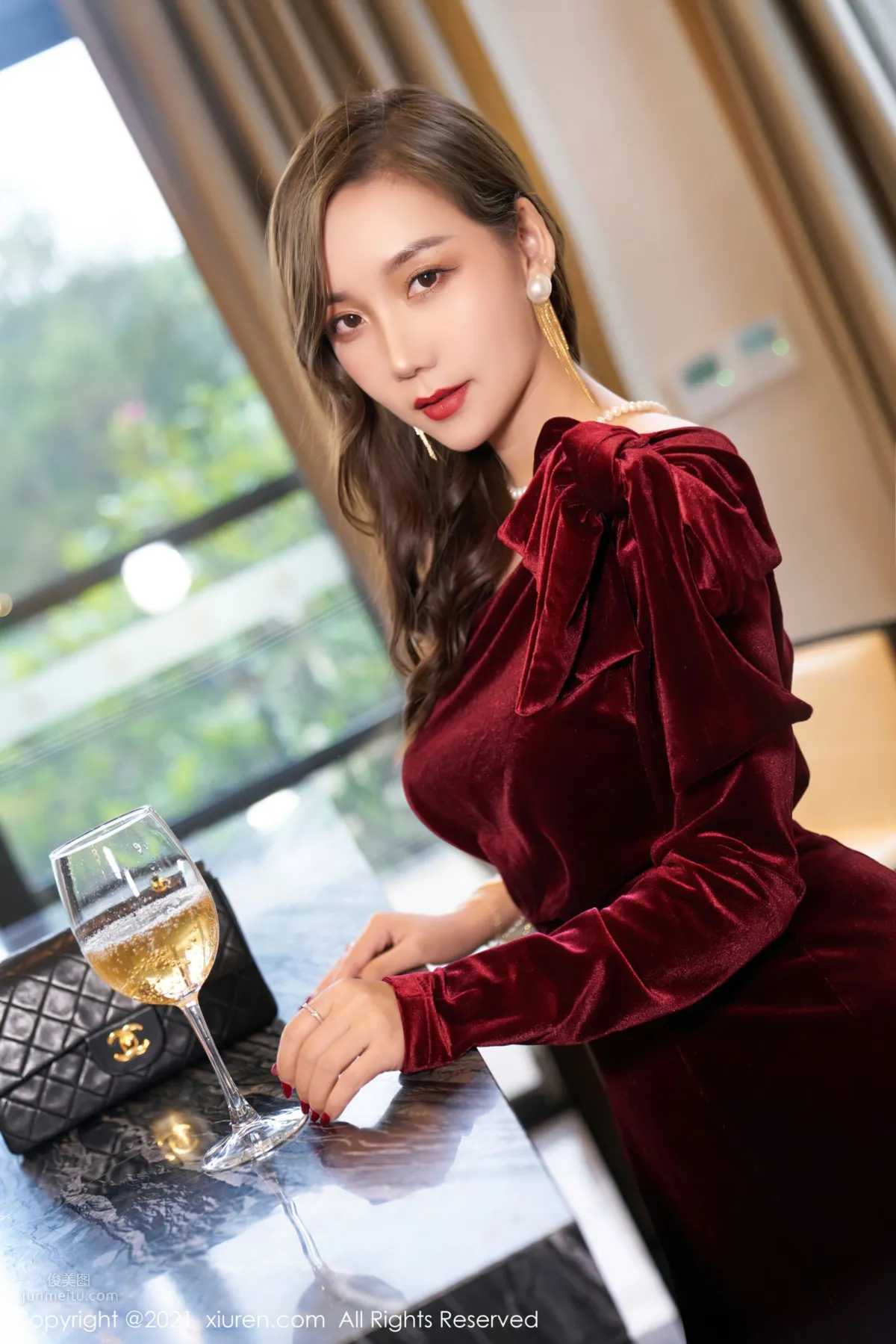 禦姐模特艾靜香 猩紅華麗的禮裙 8