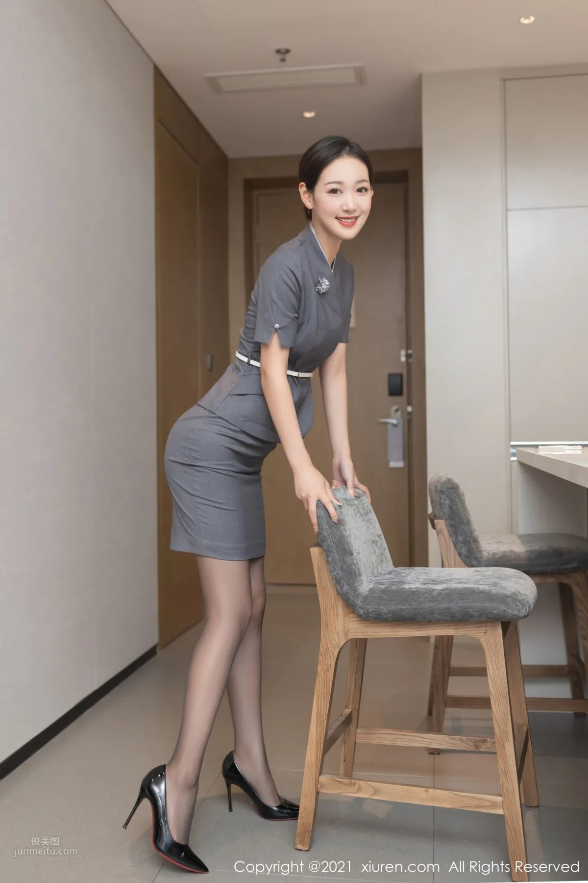 Tang Anqi's Hypnosis Theme, Capable and Elegant Professional Attire photo 2