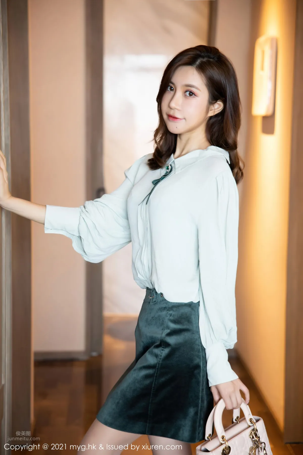 Qi Lijia Jiangsu Zhejiang Shanghai Travel Shoot, Discussing Project Theme with Boss Wang photo 12