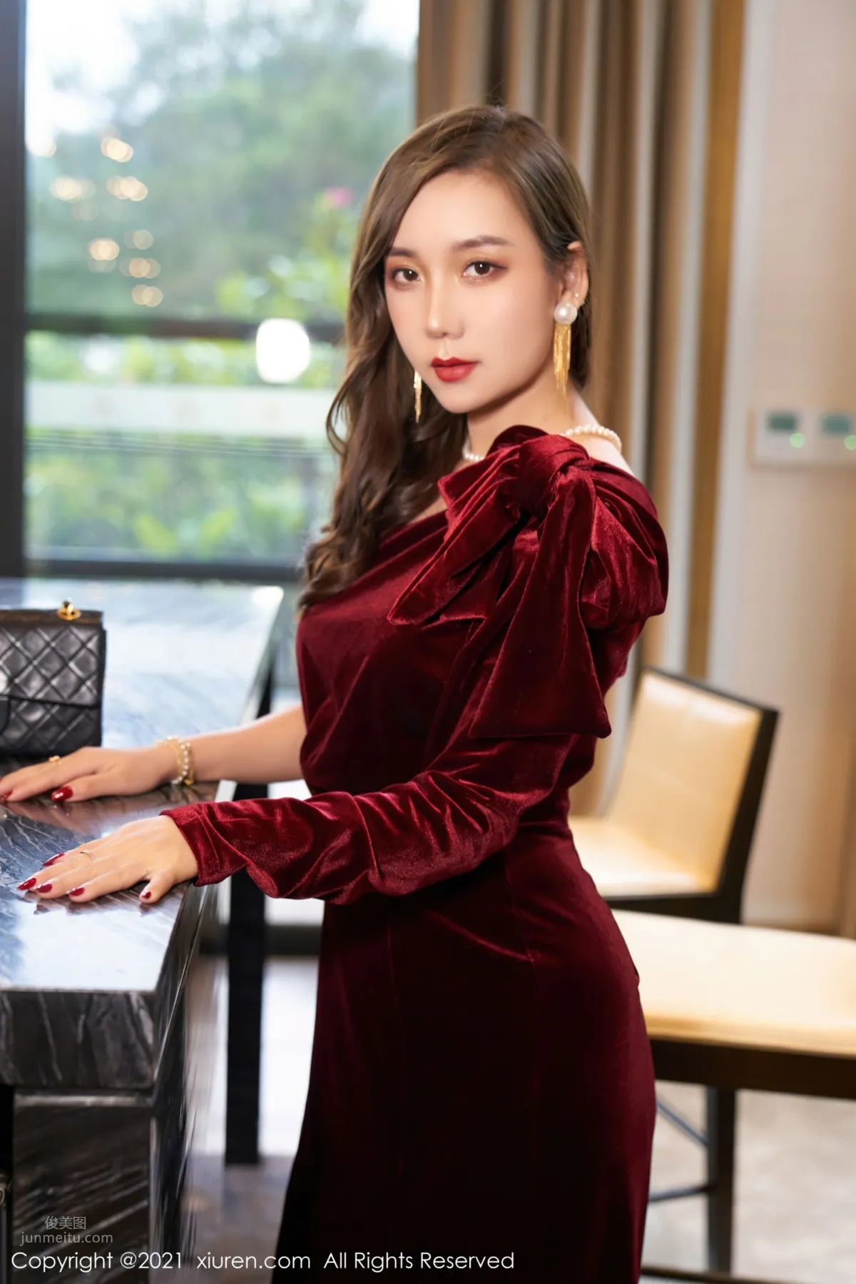 禦姐模特艾靜香 猩紅華麗的禮裙 7