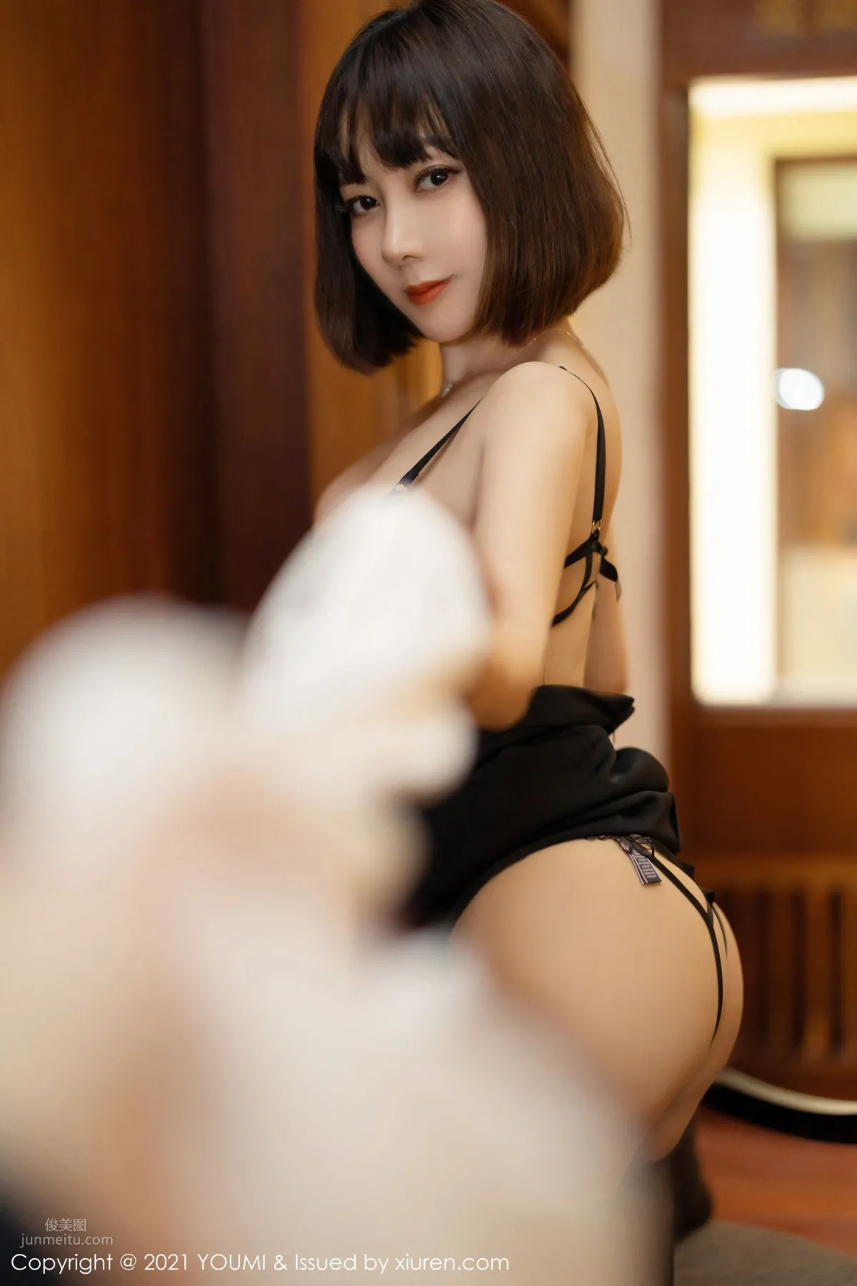 Short-Haired Mature Woman Guoer Victoria, Signing an Important Contract photo 46