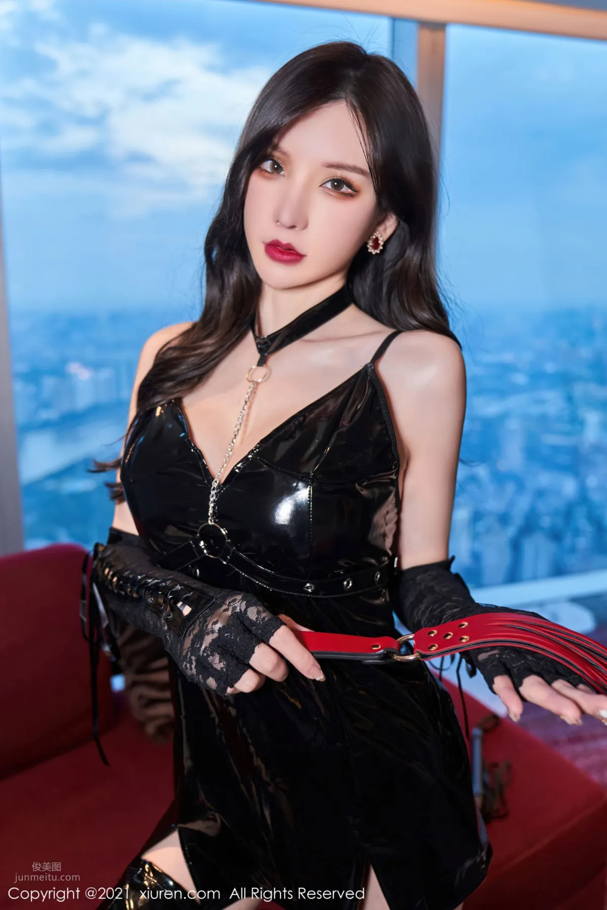 Zhou Yuxi's Qixi Gift, Dashing and Cool Black Leather Jacket photo 4