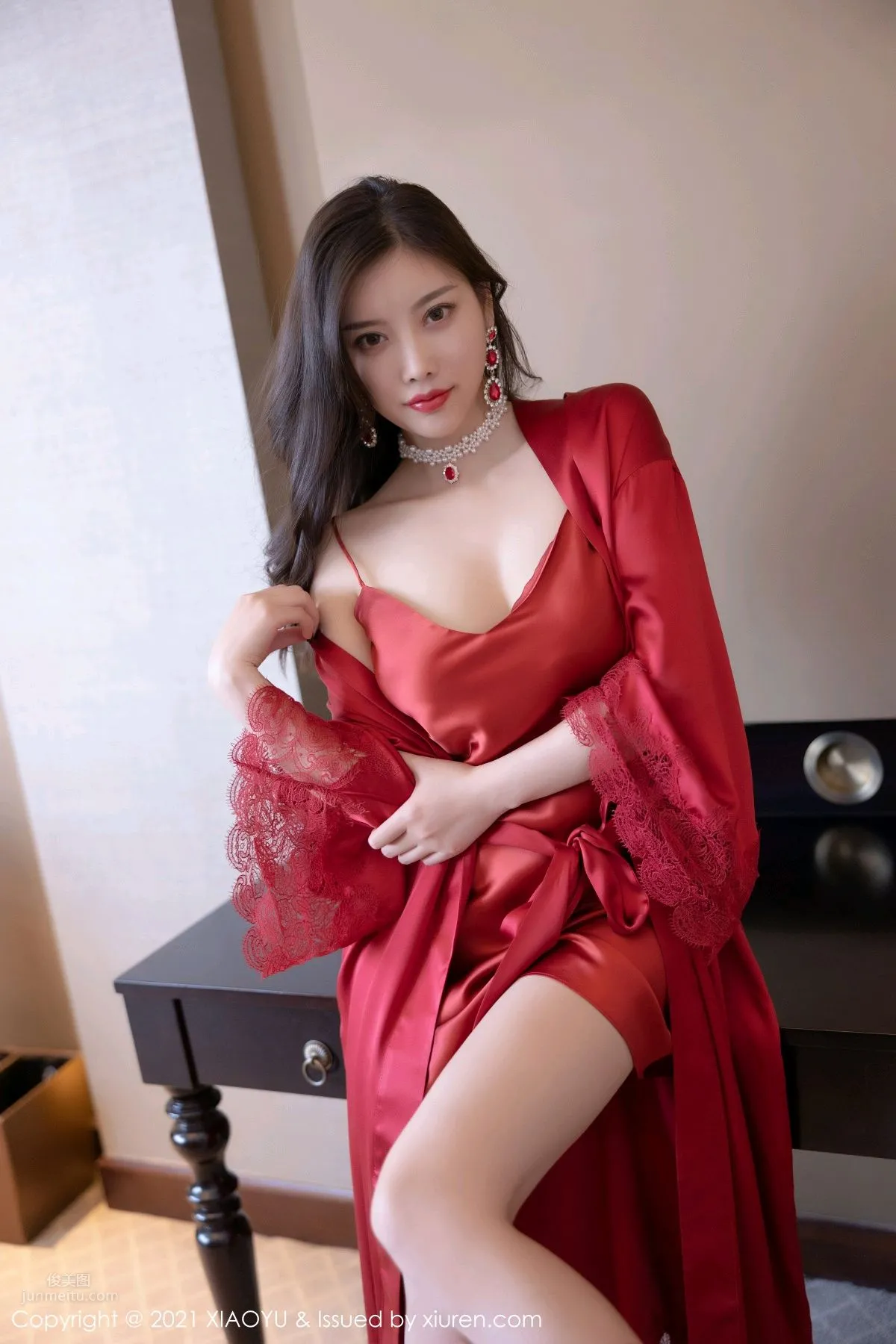 全民女神楊晨晨 豔麗猩紅的吊裙 48