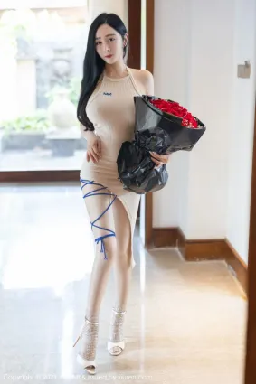 允薾西雙版納旅拍 一束鮮花舉杯共飲