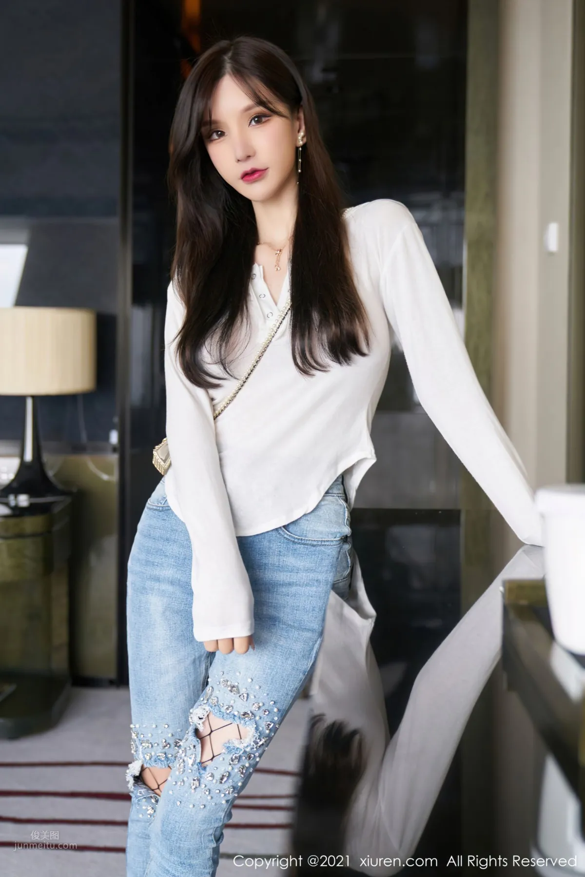 Zhou Yuxi's Jeans, Pure and Moving Light Top photo 6