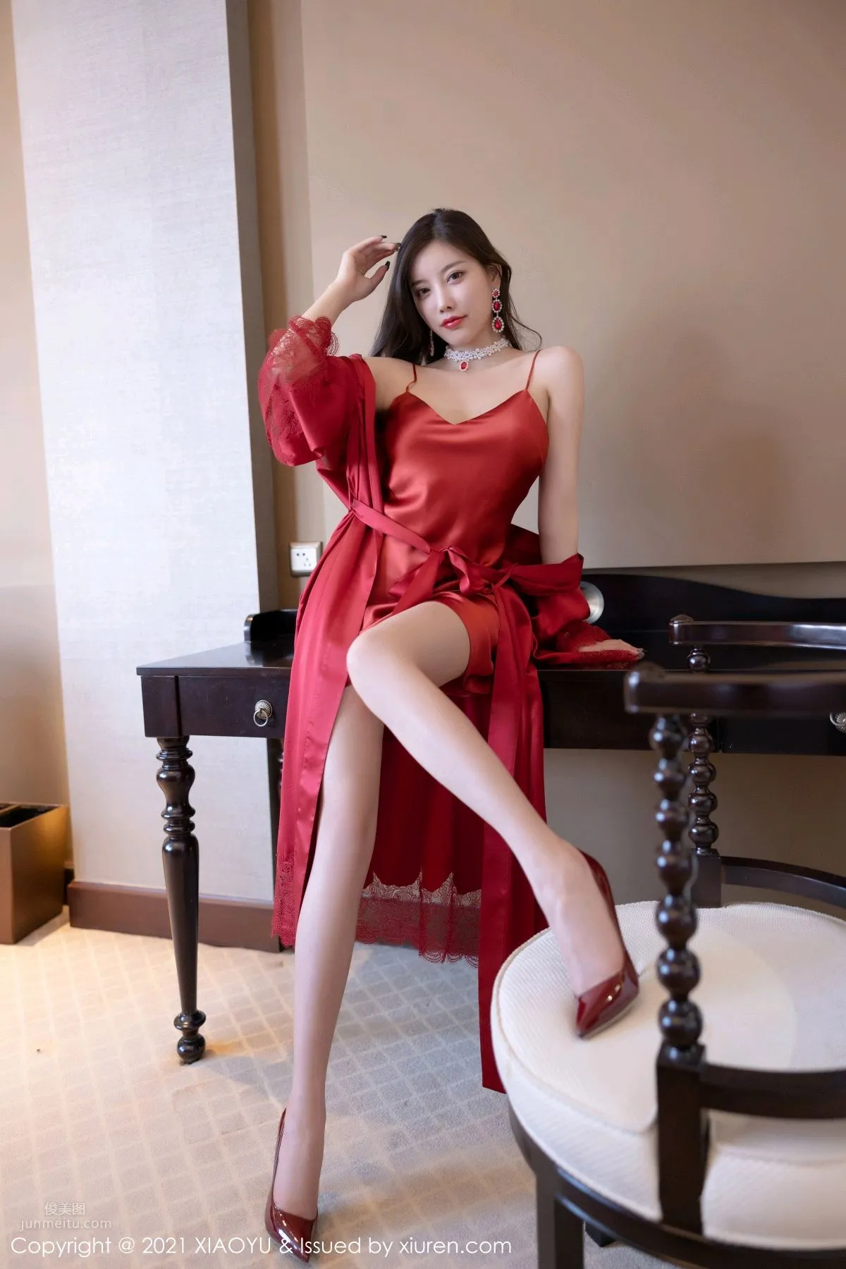 全民女神楊晨晨 豔麗猩紅的吊裙 50