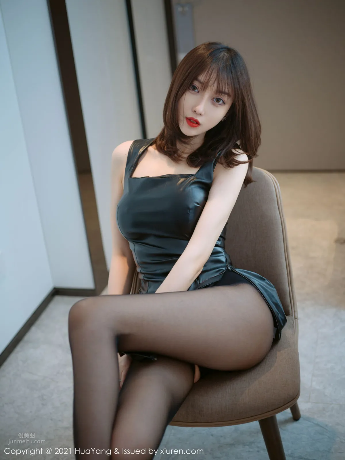 Short-Haired Beauty Yue Eryue, Valiant Leather Skirt with Graceful Posture photo 34